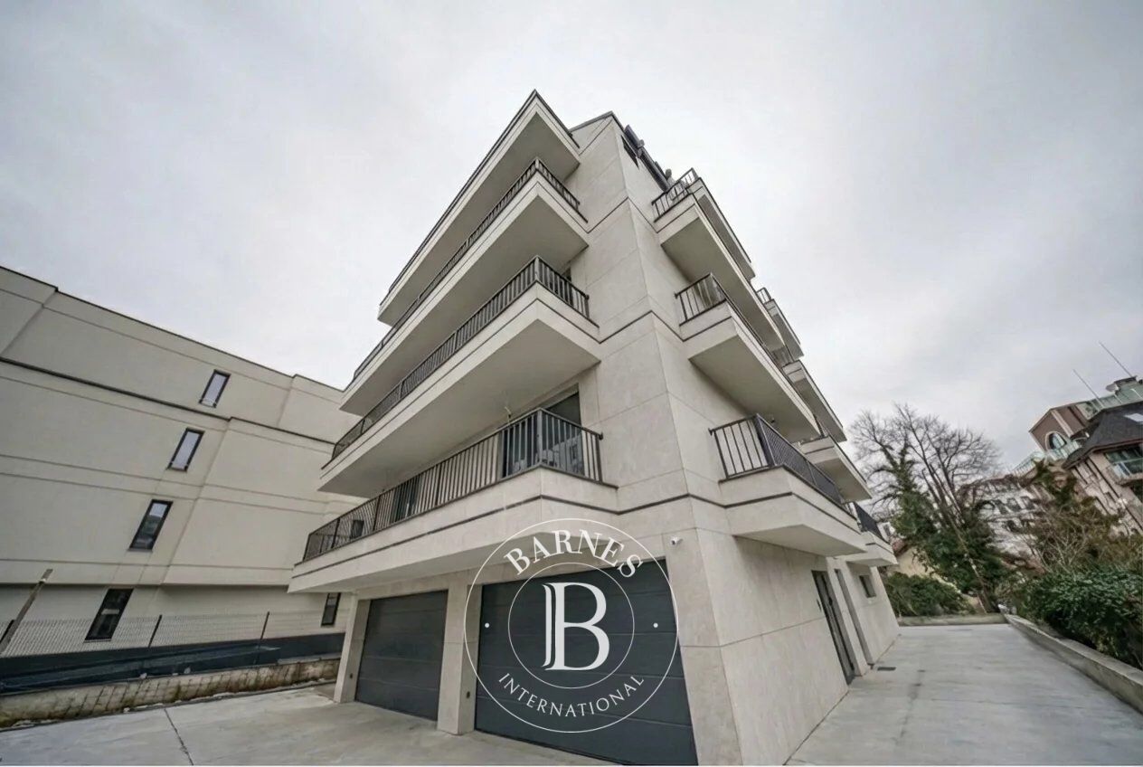 New, southern two-bedroom apartment in a boutique building next to Mall Paradise - picture 1