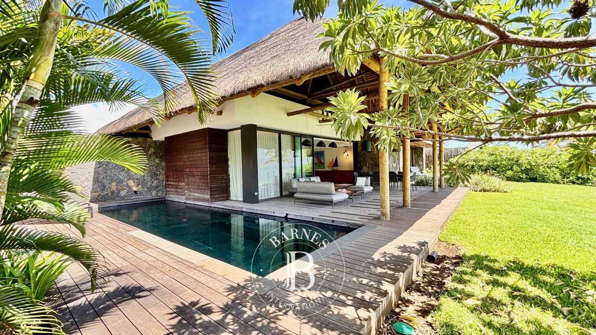 BLACK RIVER – Seafront Villa – 3 Bedrooms - picture 1