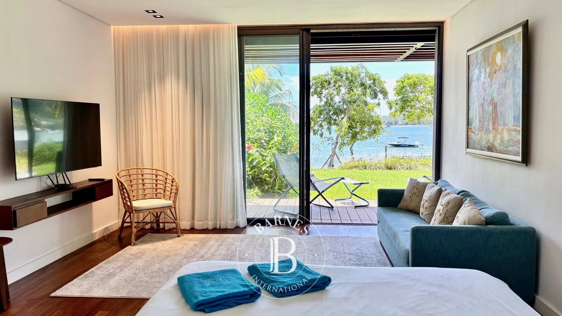 BLACK RIVER – Seafront Villa – 3 Bedrooms - picture 3