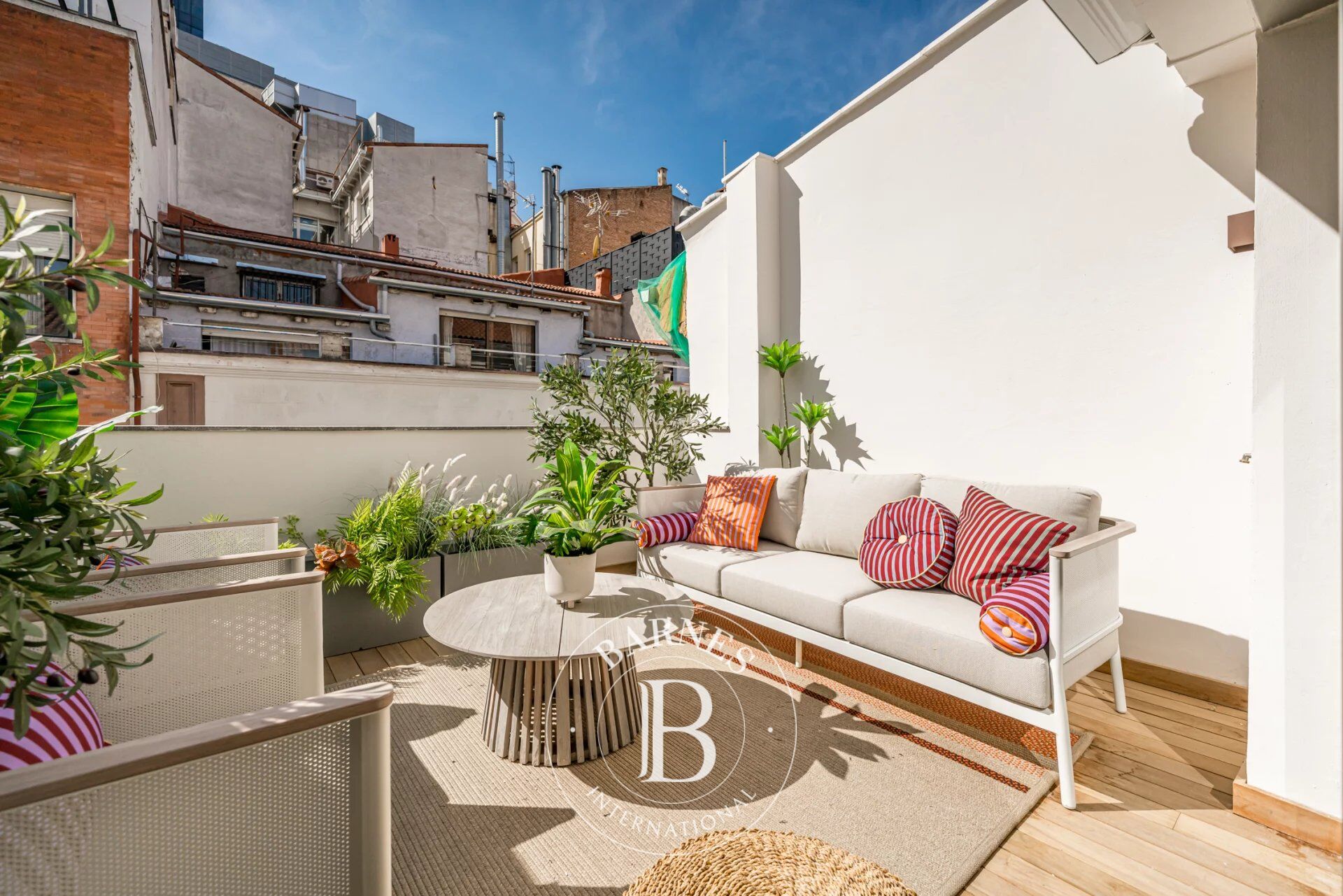 Espectacular ático reformado con terraza en pleno centro de Madrid - picture 3