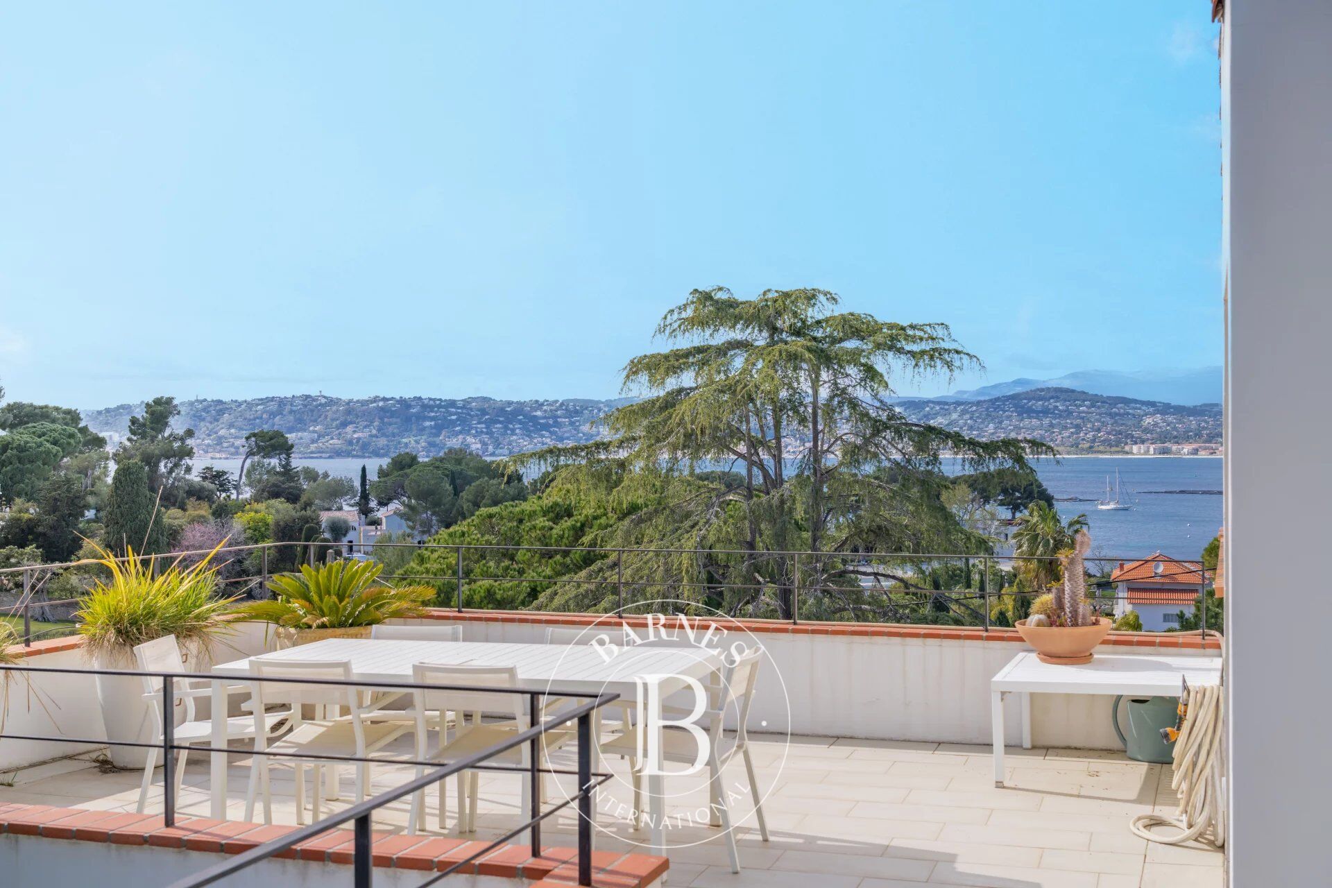 Villa Antibes - picture 2