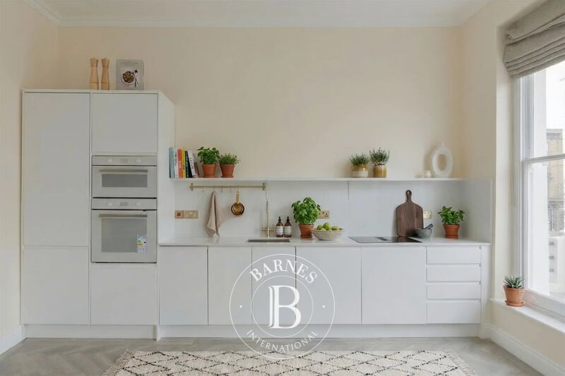 For Rent Apartment | London - picture 2