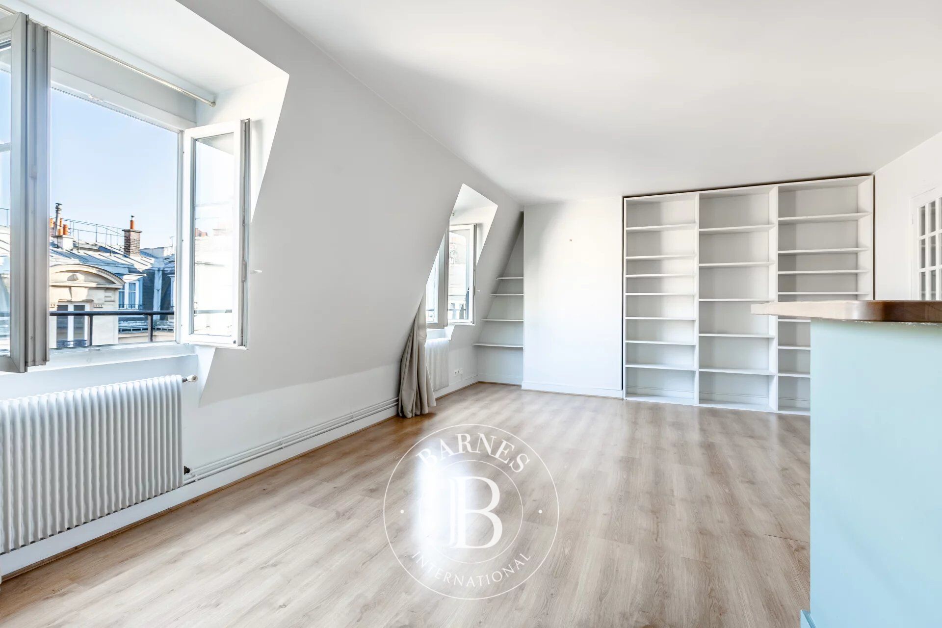 Batignolles - upper floor - lift - 1 bedroom - picture 1