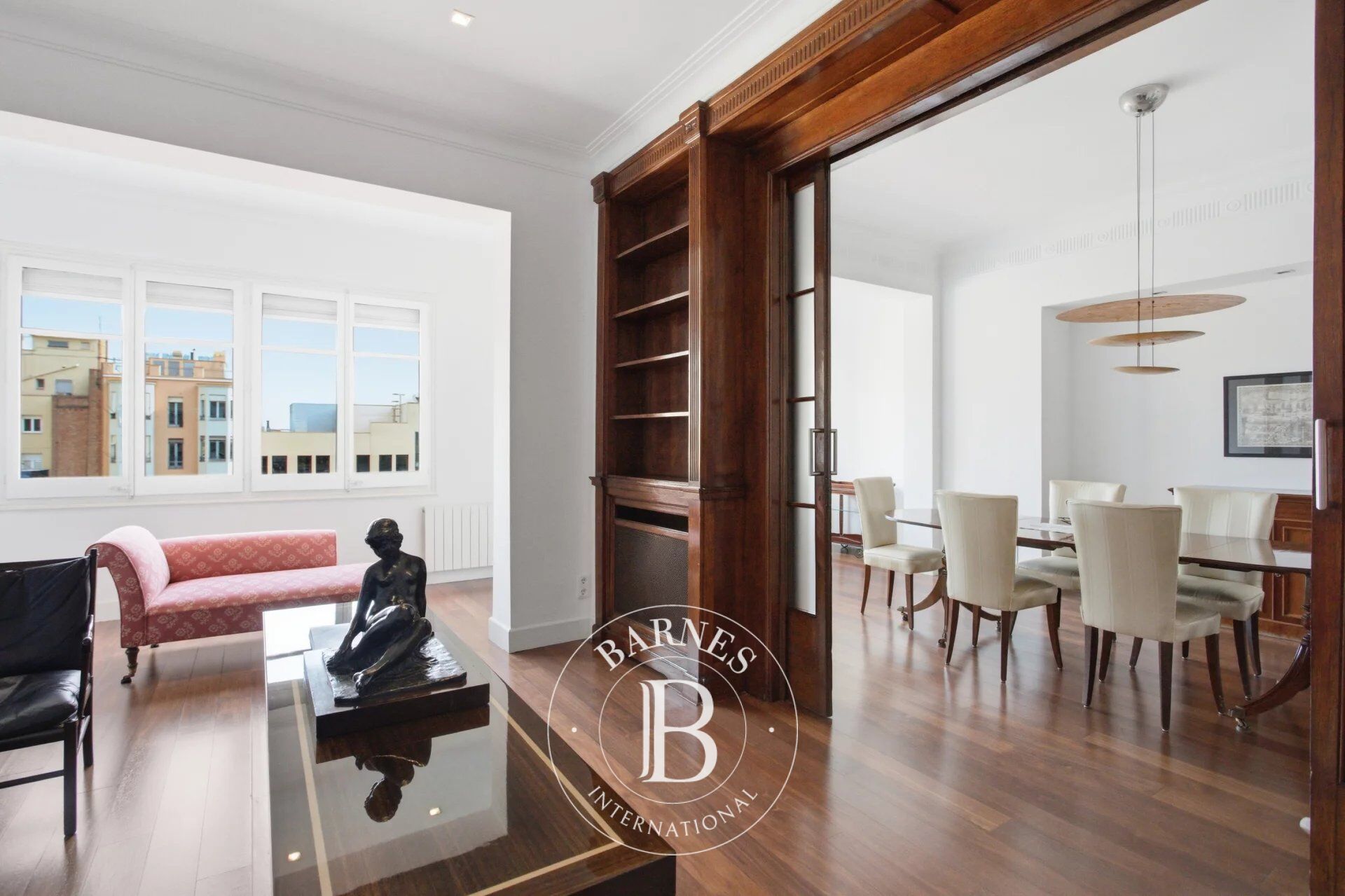 255 m² große Immobilie im Goldenen Quadrat von Barcelona - picture 3