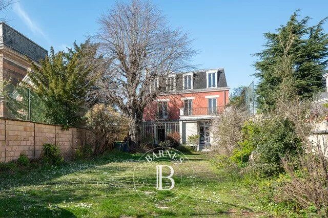 BECON LES BRUYERES - PRIVATE MANSION WITH LARGE GARDEN - picture 3