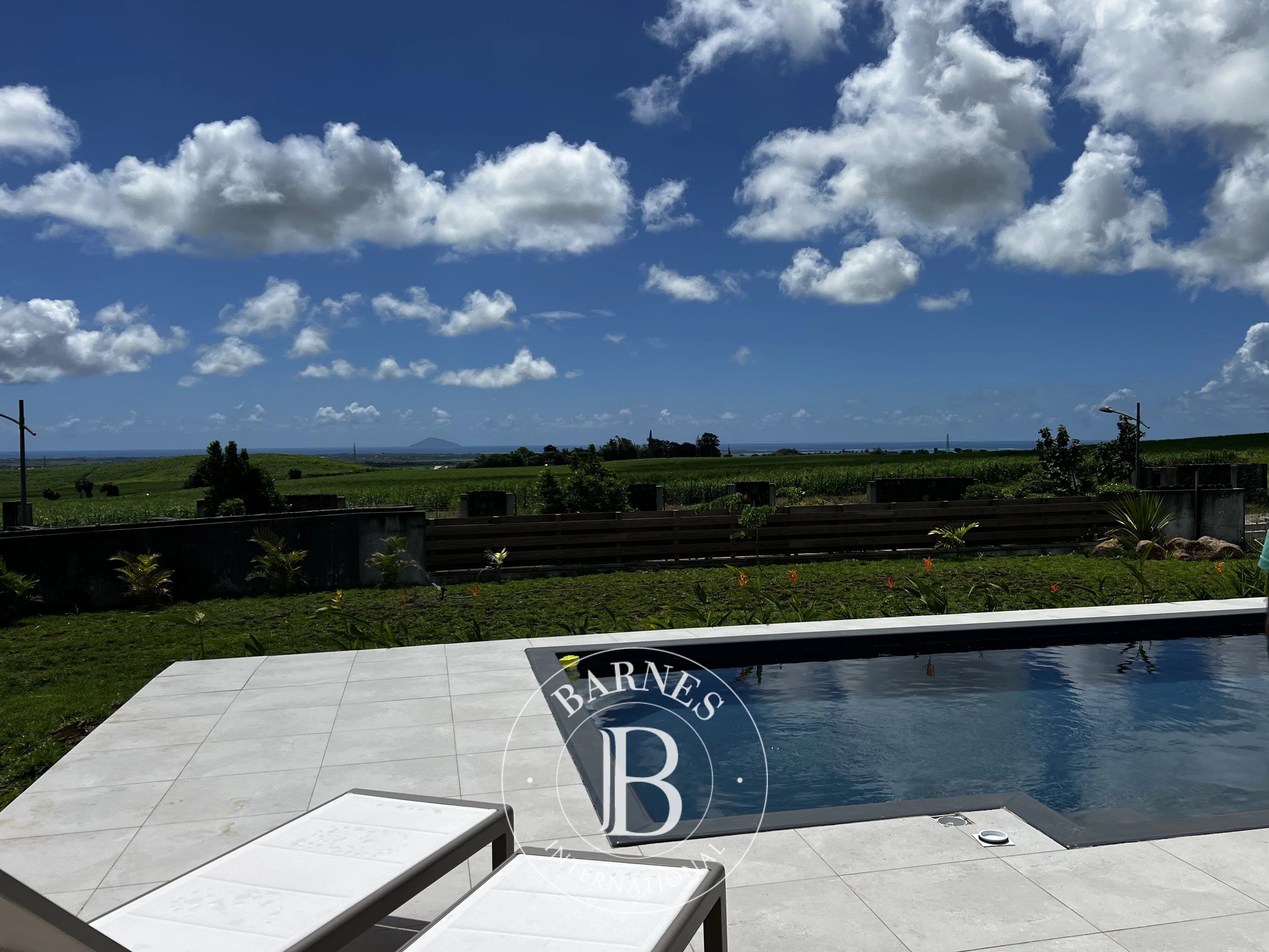 Villa Mont Piton - picture 1