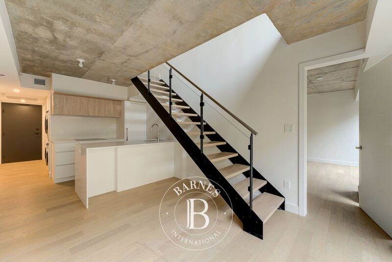 For Sale Apartment | Montréal (Ville-Marie) - picture 2