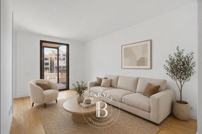 Elegant renovated apartment with terrace in the heart of Eixample