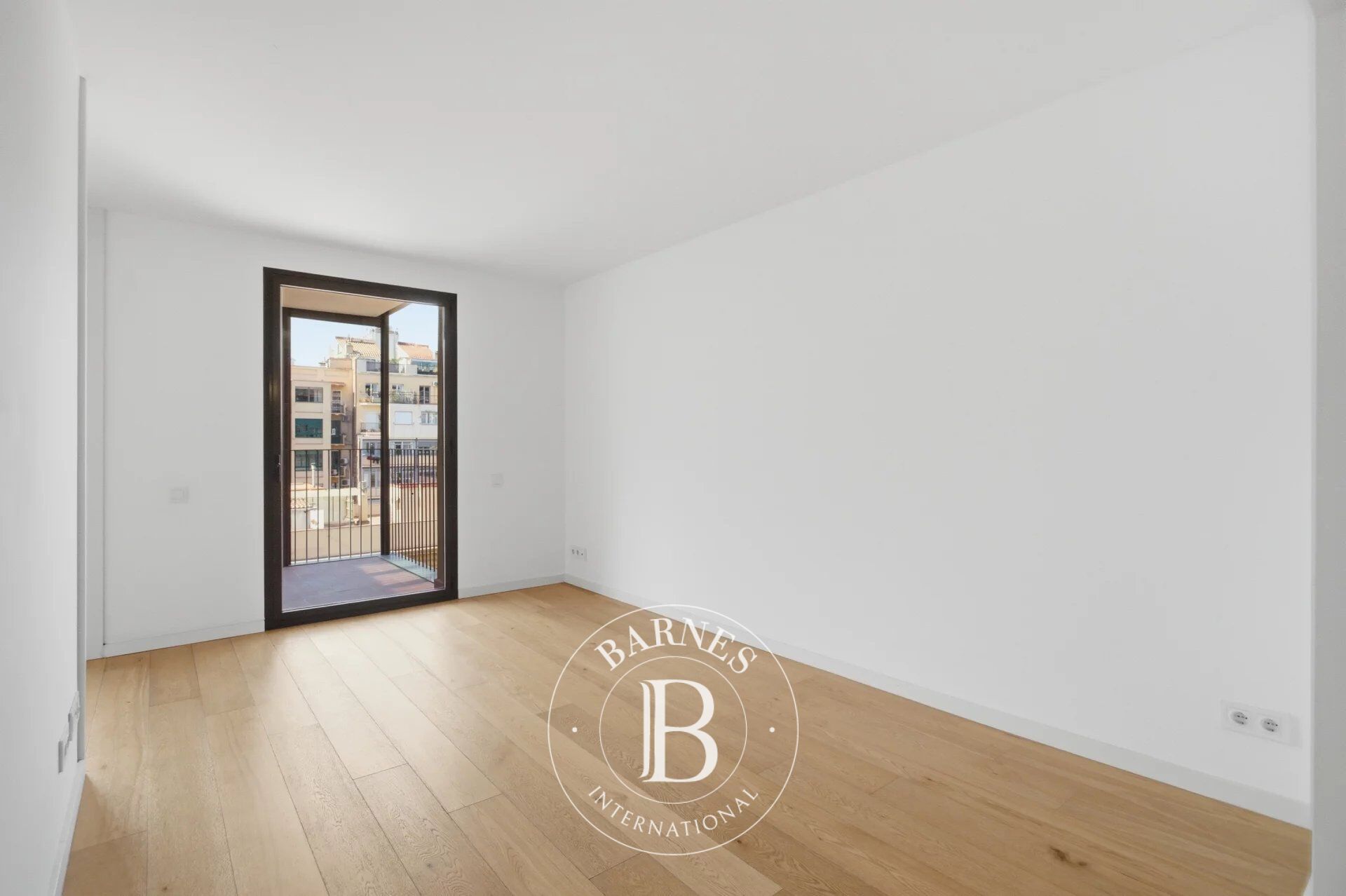 Élégant appartement rénové avec terrasse au cœur de l’Eixample - picture 2