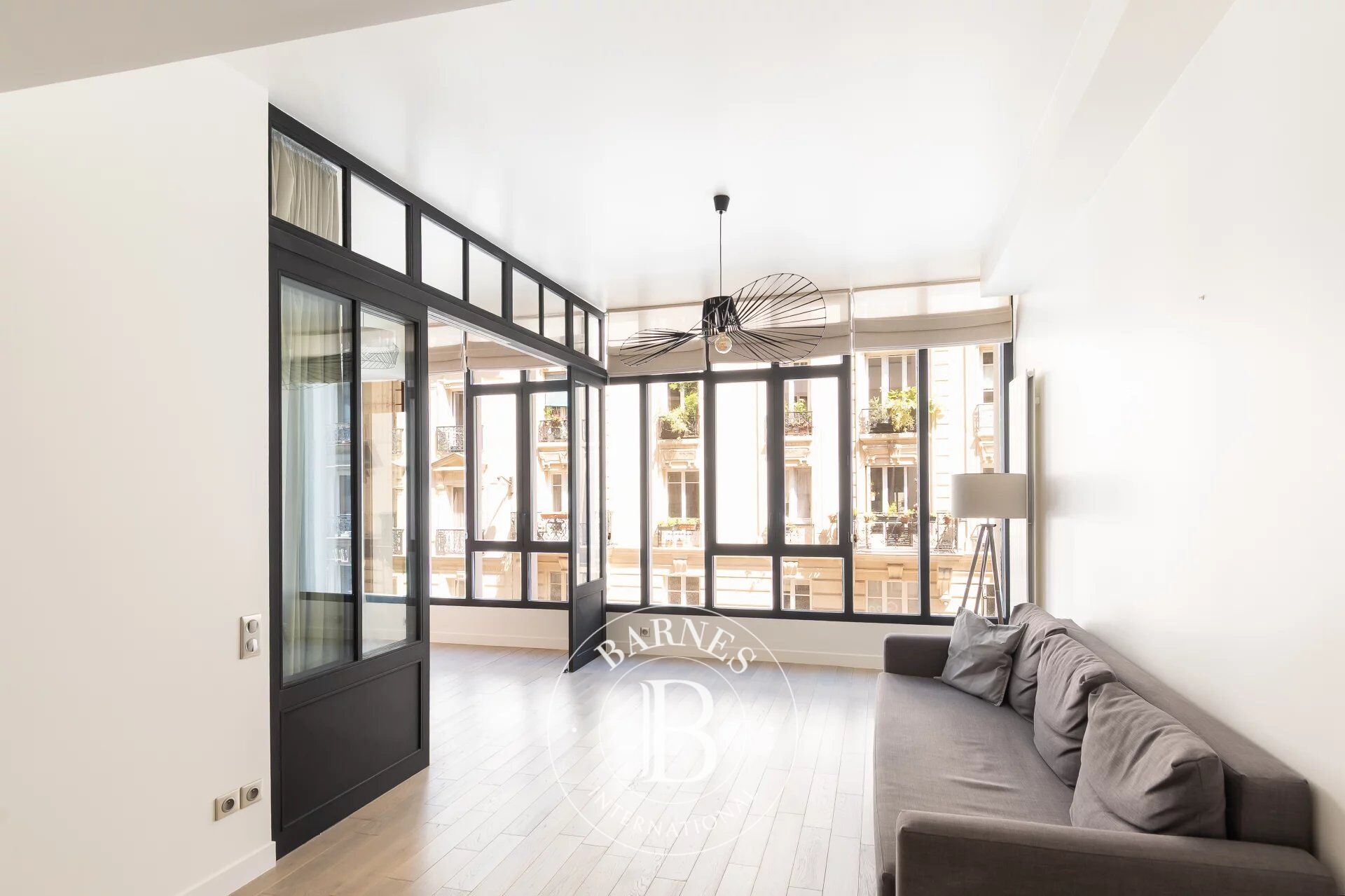 PARIS 18 - ARTIST’S STUDIO LOFT - LIFT - VOLUME - RENOVATED BY AN ARCHITECT - 2 BEDROOMS - picture 3