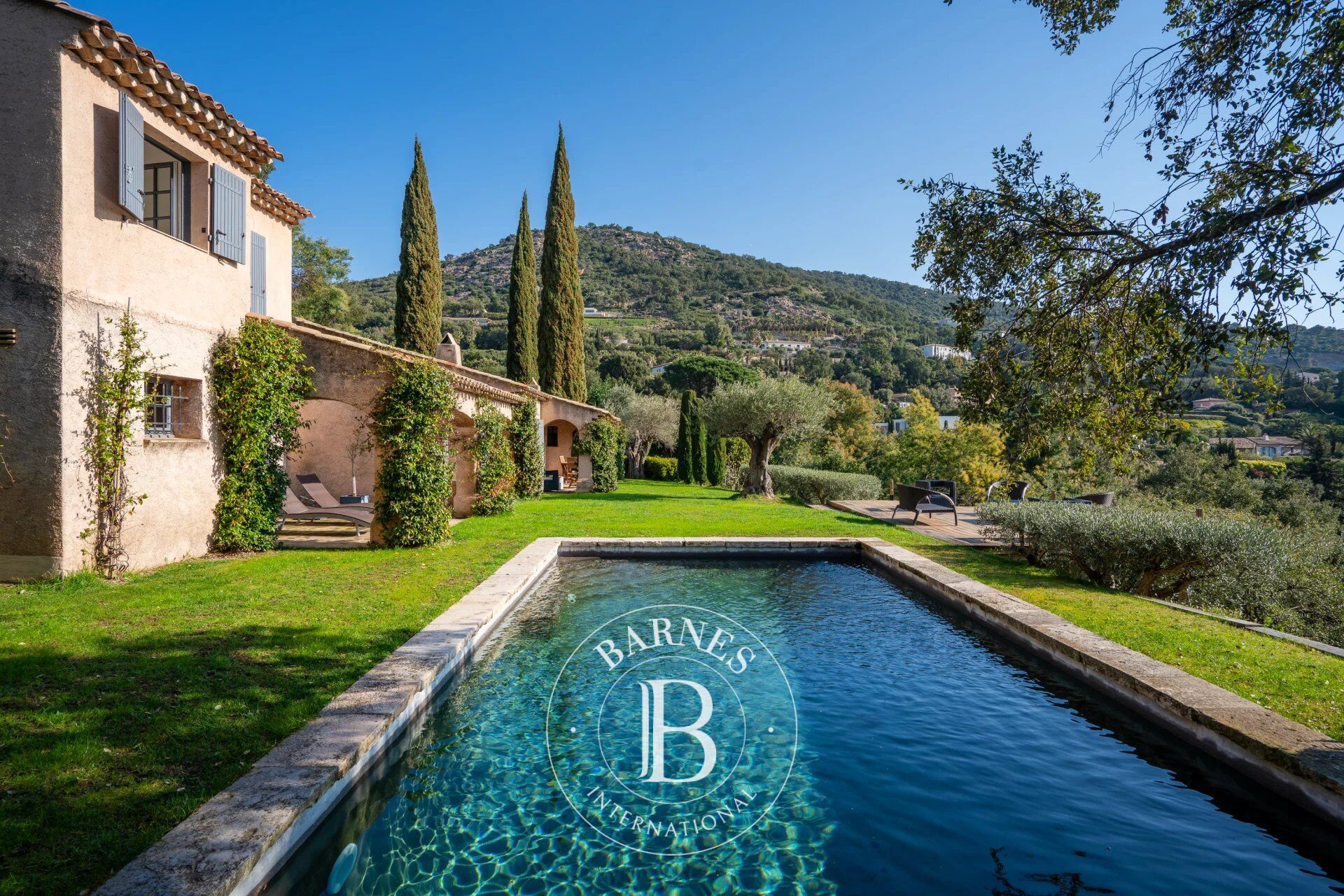 GRIMAUD – PRIVATE DOMAIN – PROVENÇAL HOUSE WITH SEA VIEW - picture 3