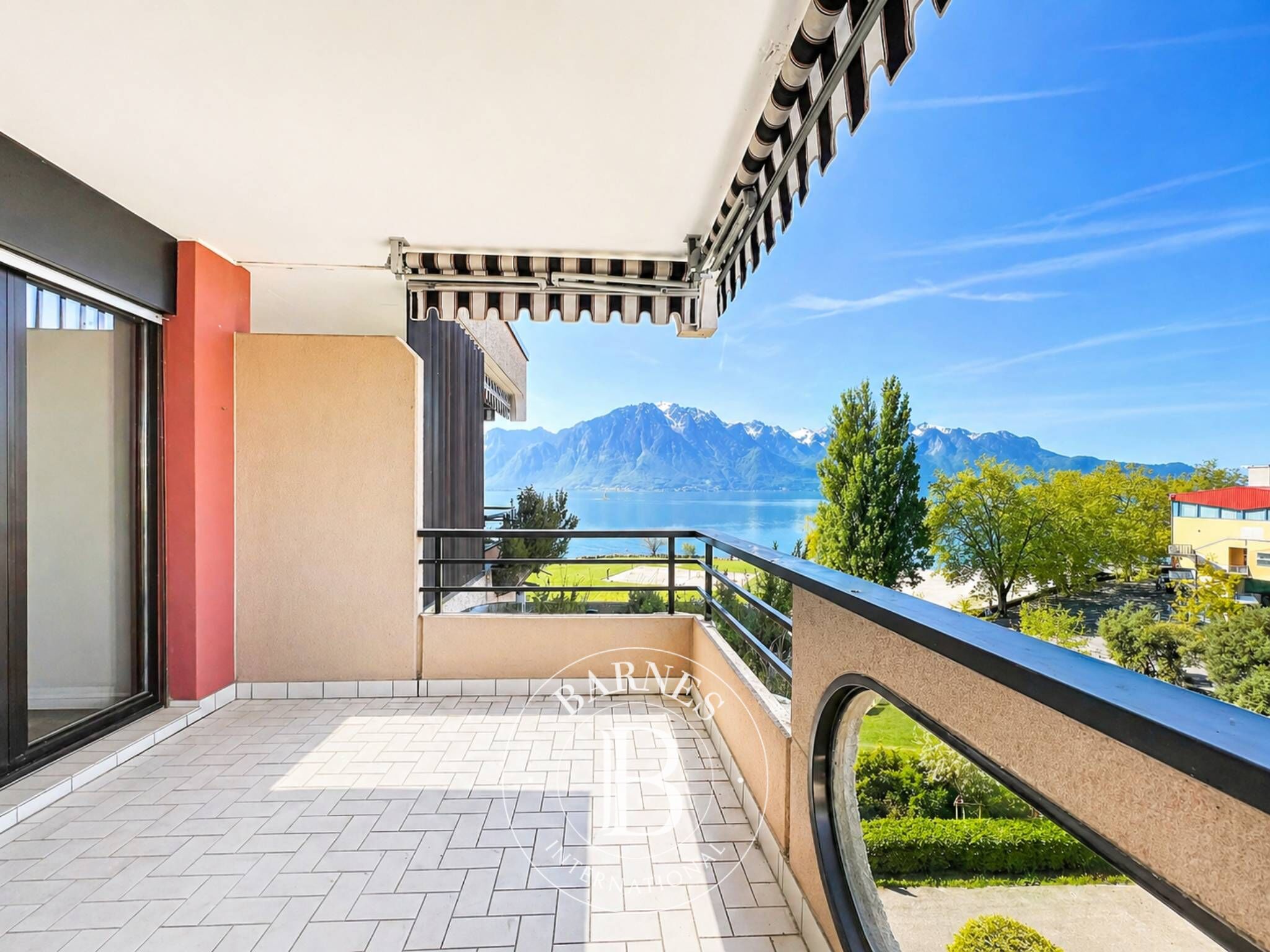 Attique de 2,5 pièces avec grand balcon et vue lac  - picture 3