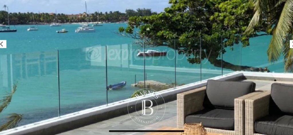 GRAND BAIE - SEAFRONT PENTHOUSE WITH 4 BEDROOMS - picture 1