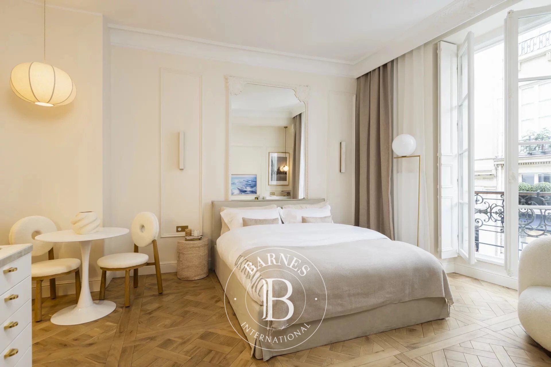 Paris 6 – Rue de Tournon – Exceptional property ‘like a hotel suite’ – Spacious rooms & luxurious fittings – Prime location - picture 2