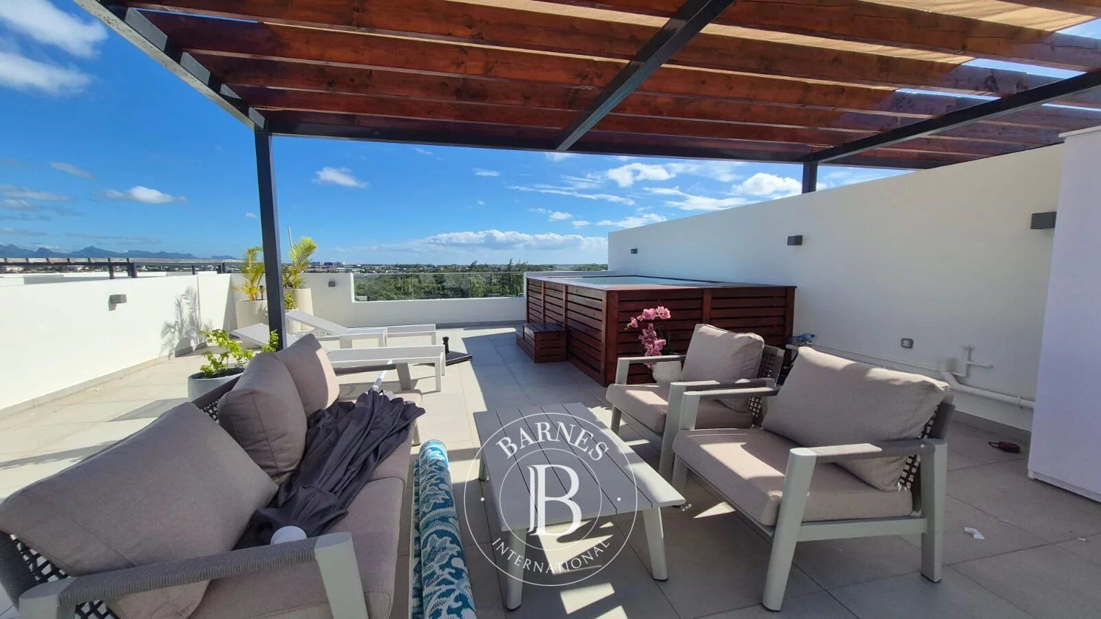 PÉREYBÈRE – Superbe penthouse avec rooftop privatif – 3 chambres - picture 1