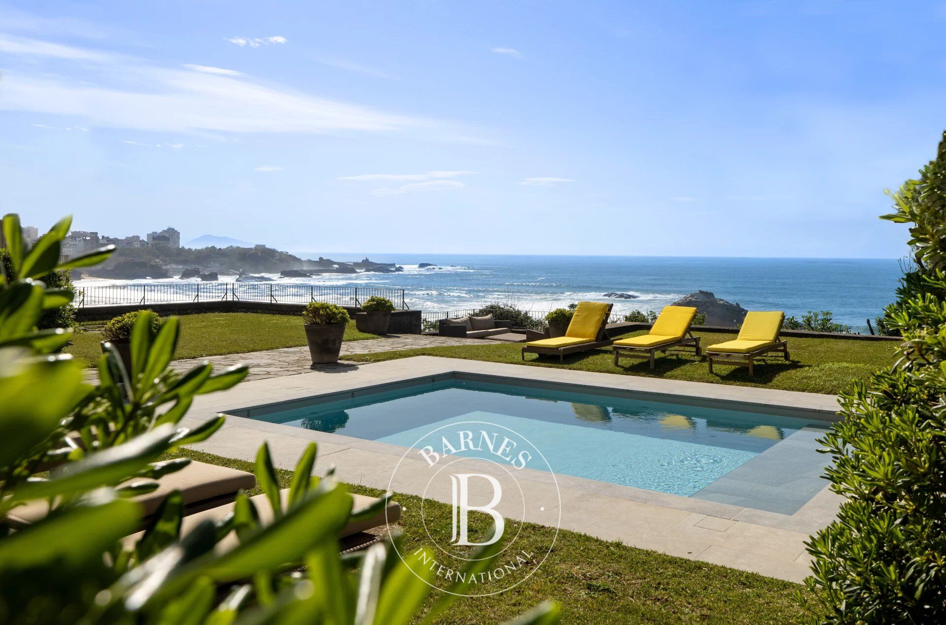 BIARRITZ, QUARTIER IMPÉRIAL, APPARTEMENT D'EXCEPTION FACE À L'OCÉAN - picture 2