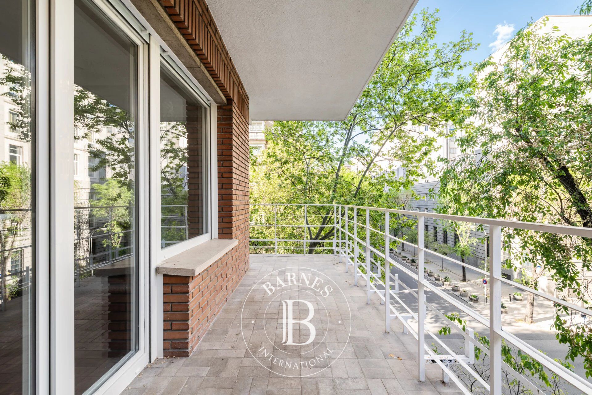 Appartement neuf face au Santiago Bernabéu - picture 2