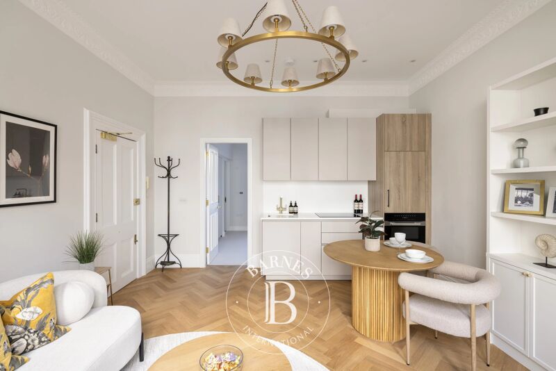 For Sale Apartment | London - picture 2