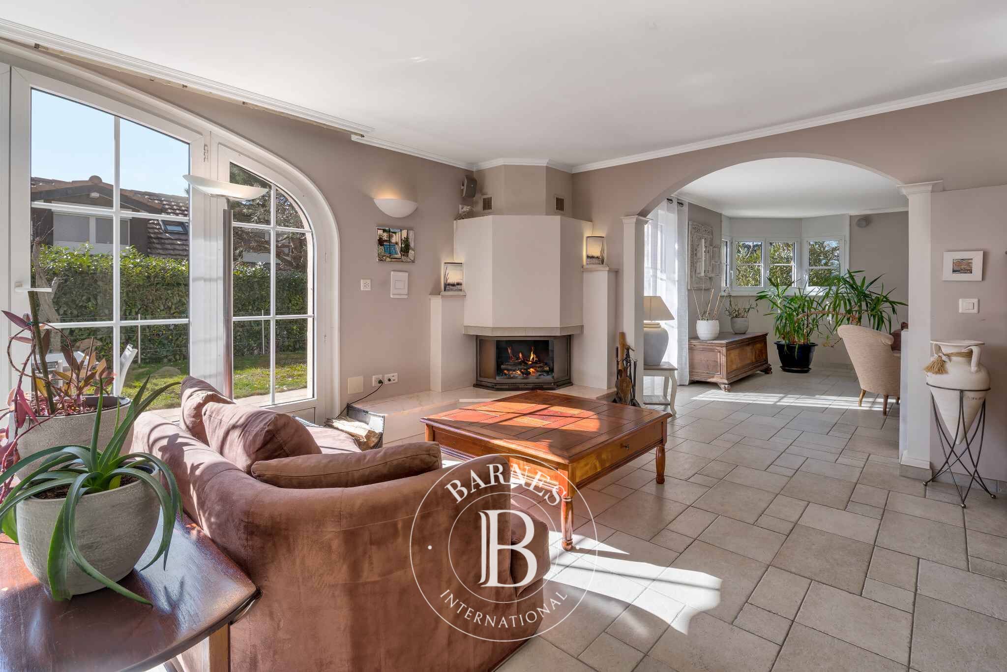 Magnifique villa familiale avec piscine et vue lac - picture 2