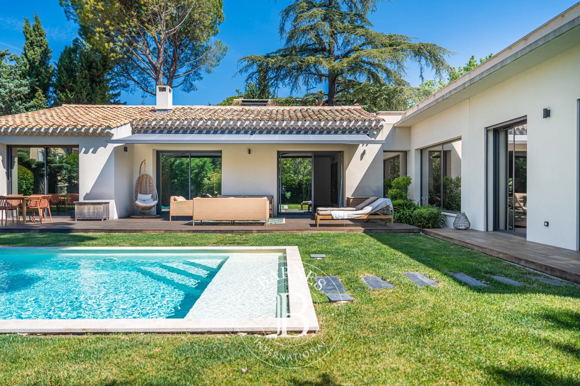 Location maison meublée Aix-en-Provence centre – Villa 4 chambres, piscine, jardin, garage – Parc Jourdan - picture 1