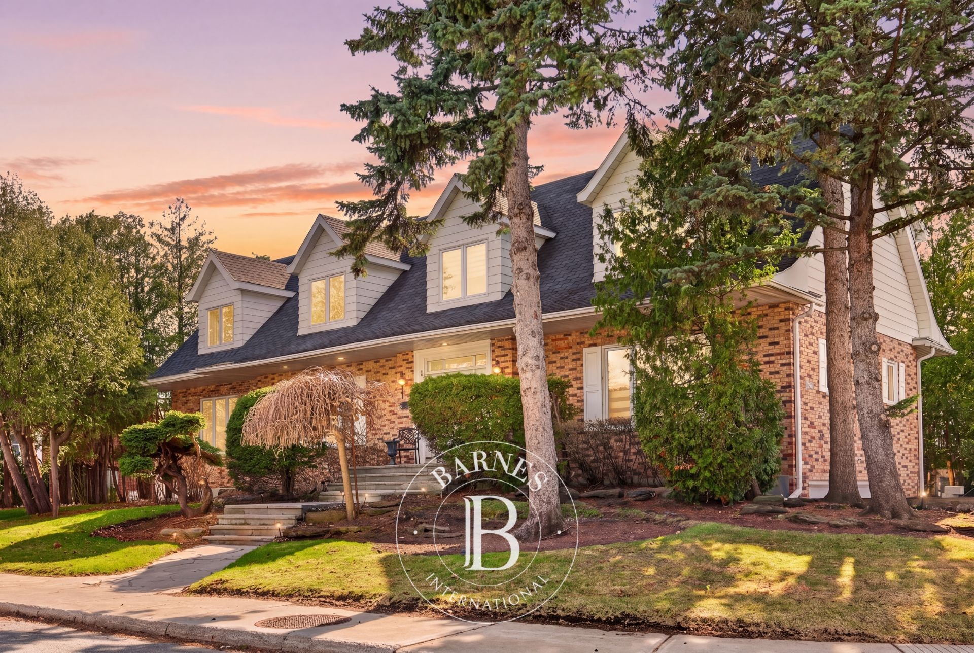 1 Rue Applewood  Hampstead (Montréal) - picture 2