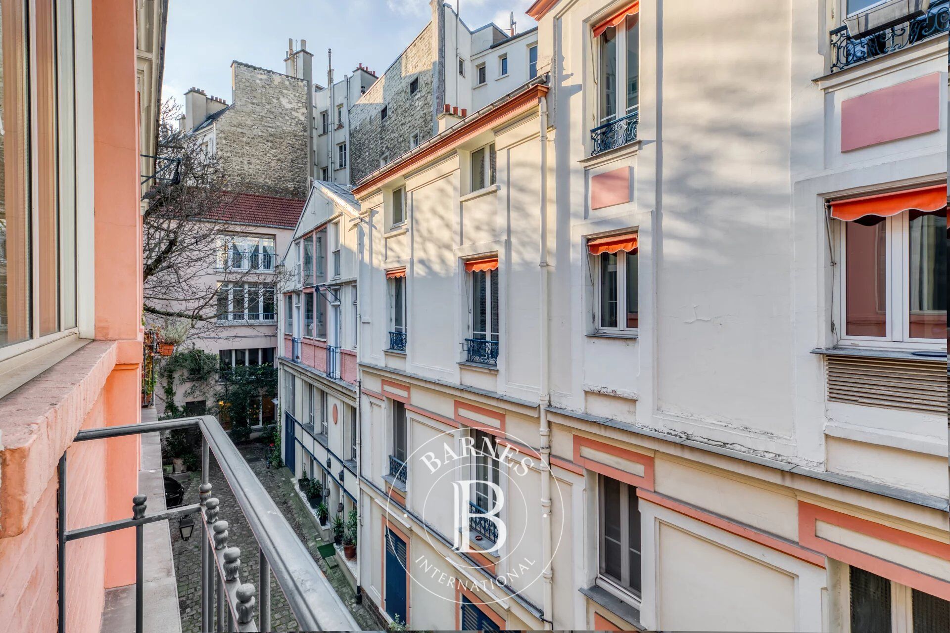 Paris 8 - Ternes Saint-Honoré - Artist’s studio with peaceful terrace - picture 3