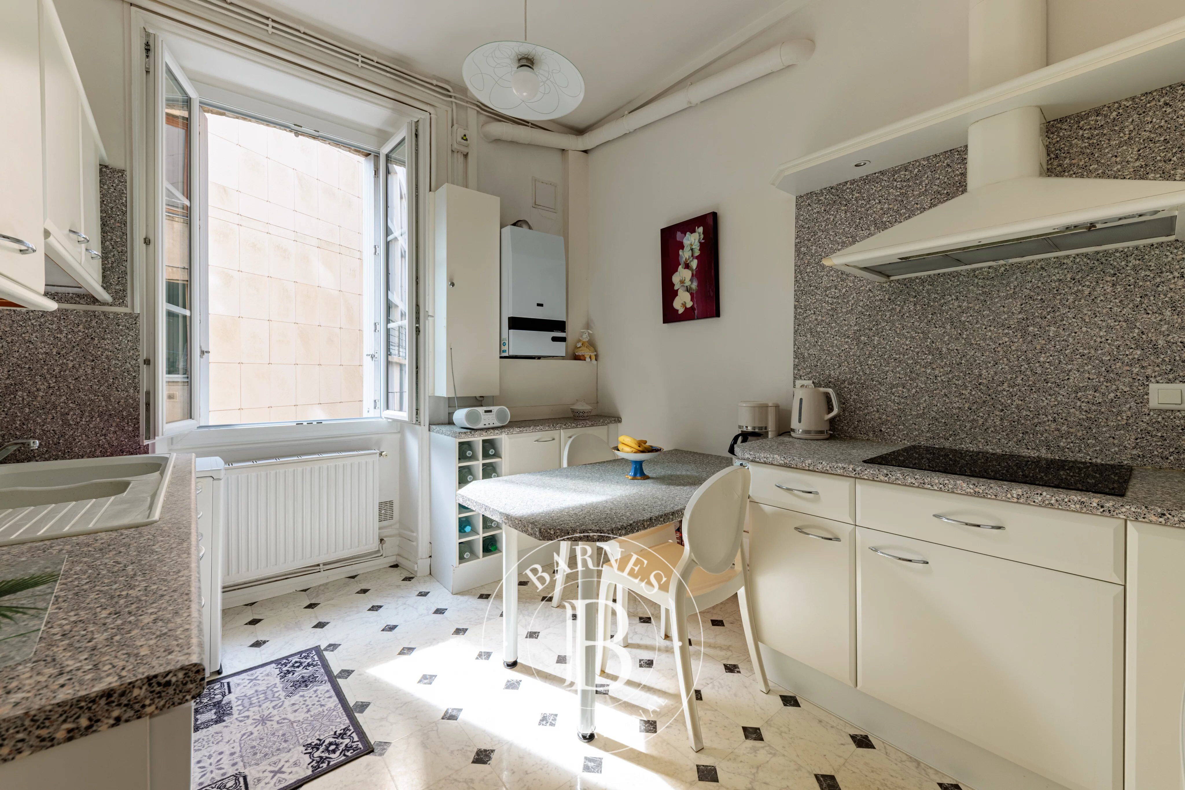 Charming 2-Bedroom Apartment in Nantes City Center - picture 3