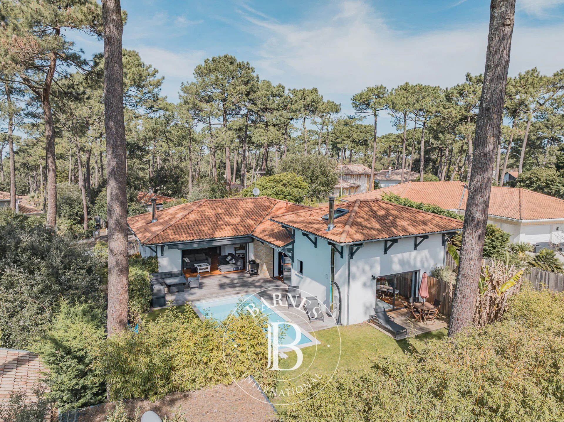 VILLA “FLORÉAL” WITH SWIMMING POOL AND JACUZZI IN PYLA-SUR-MER NEAR LE MOULLEAU – ACCOMMODATES 18 GUESTS - picture 1