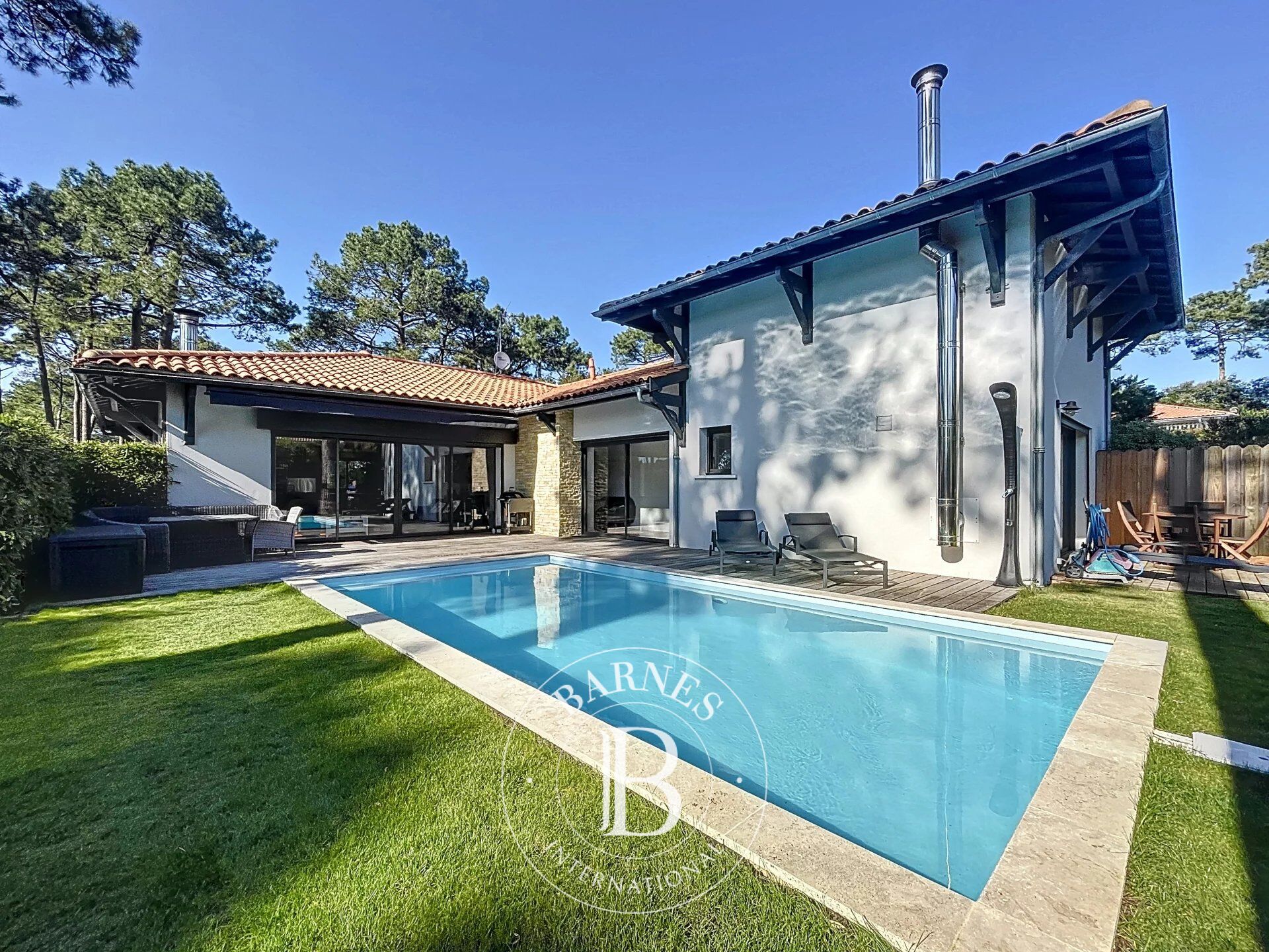 VILLA “FLORÉAL” WITH SWIMMING POOL AND JACUZZI IN PYLA-SUR-MER NEAR LE MOULLEAU – ACCOMMODATES 18 GUESTS - picture 3
