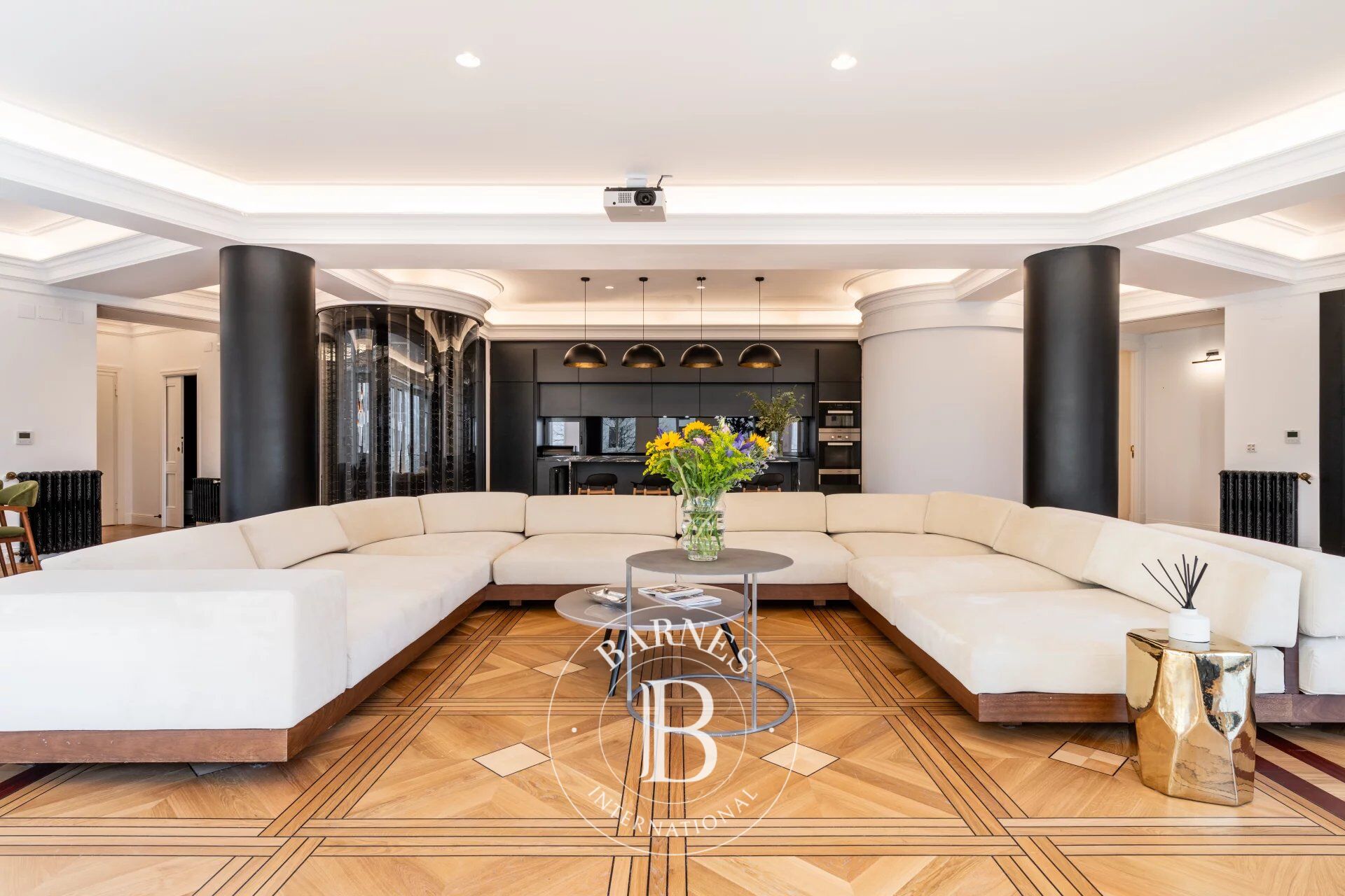 Luxury renovated residence with 3 en-suite bedrooms, sauna and gym in Goya - picture 3