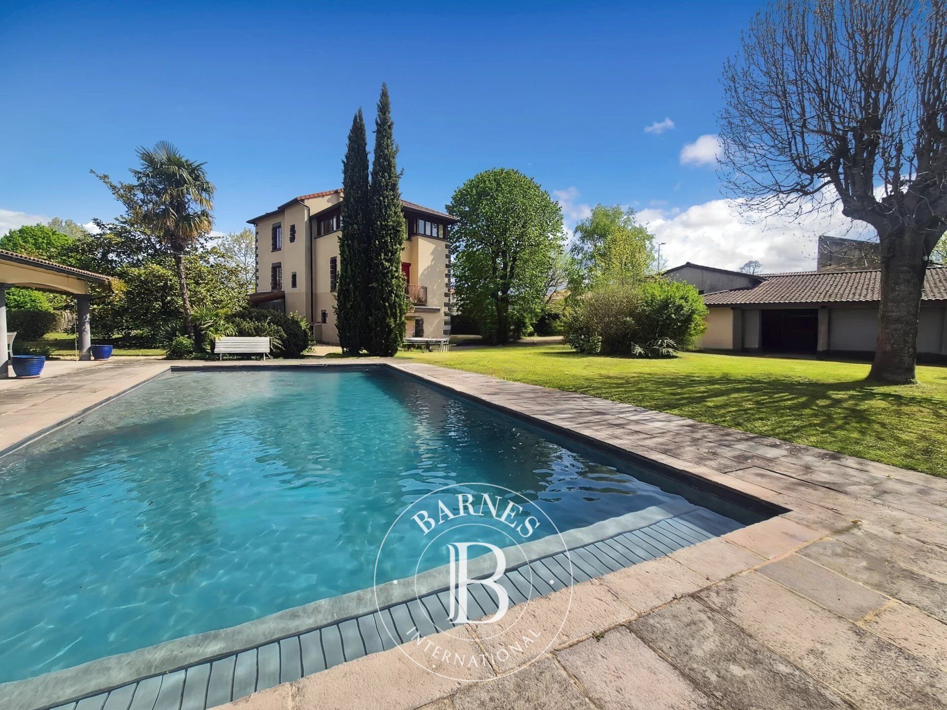 House Varennes-sur-Morge - picture 1