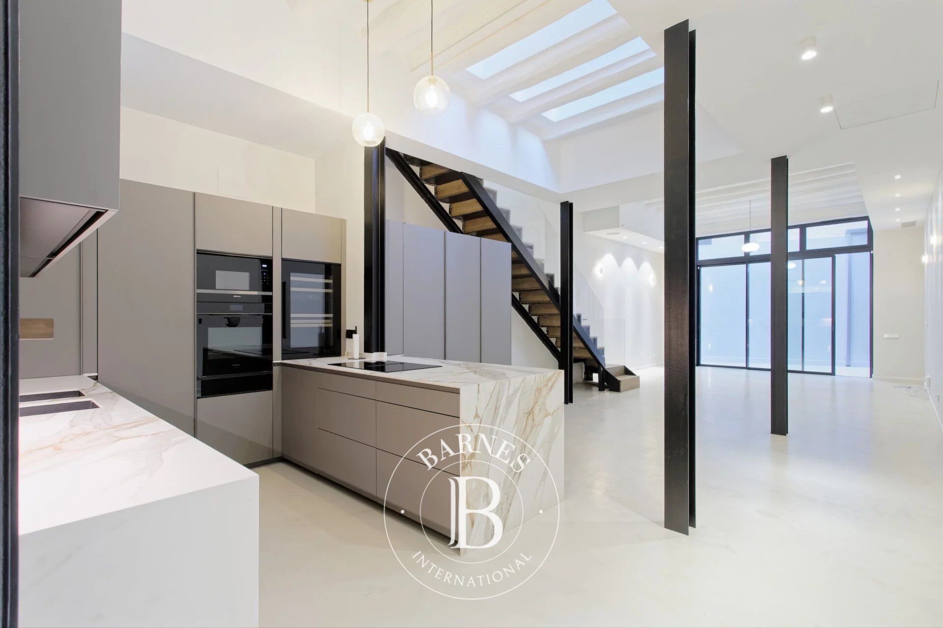 Elegante loft de 188 m² con terrazas privadas y parking en Poblenou, Barcelona - picture 1