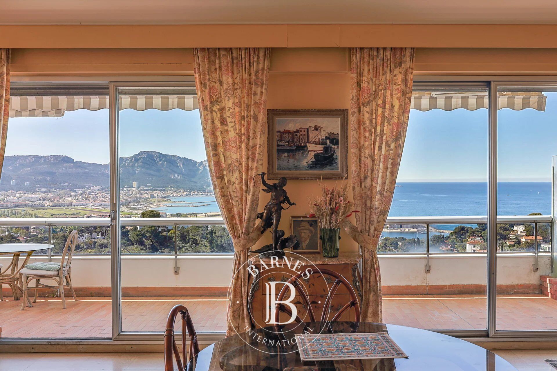 Marseille 8e – Résidence Super Cadenelle Appartement 113 m² – Vue mer et ville panoramique – Terrasse 53 m² – Garage fermé - picture 1