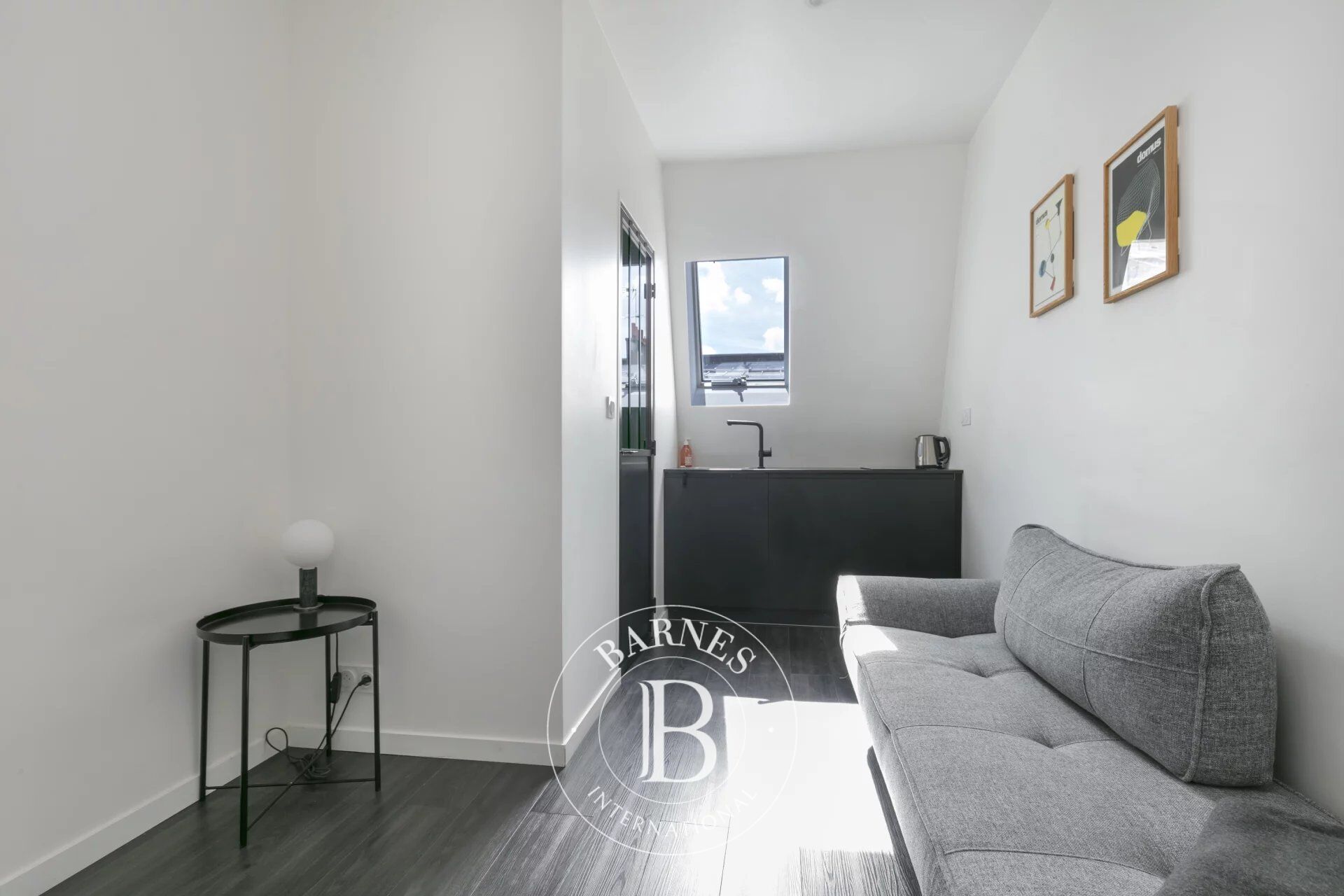 PARIS 8 - PARC MONCEAU - Renovated studio apartment - picture 1