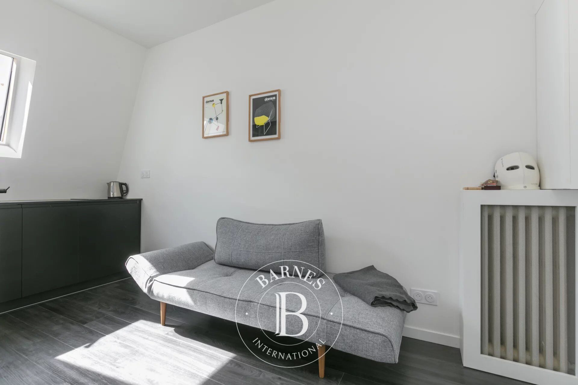 PARIS 8 - PARC MONCEAU - Renovated studio apartment - picture 2