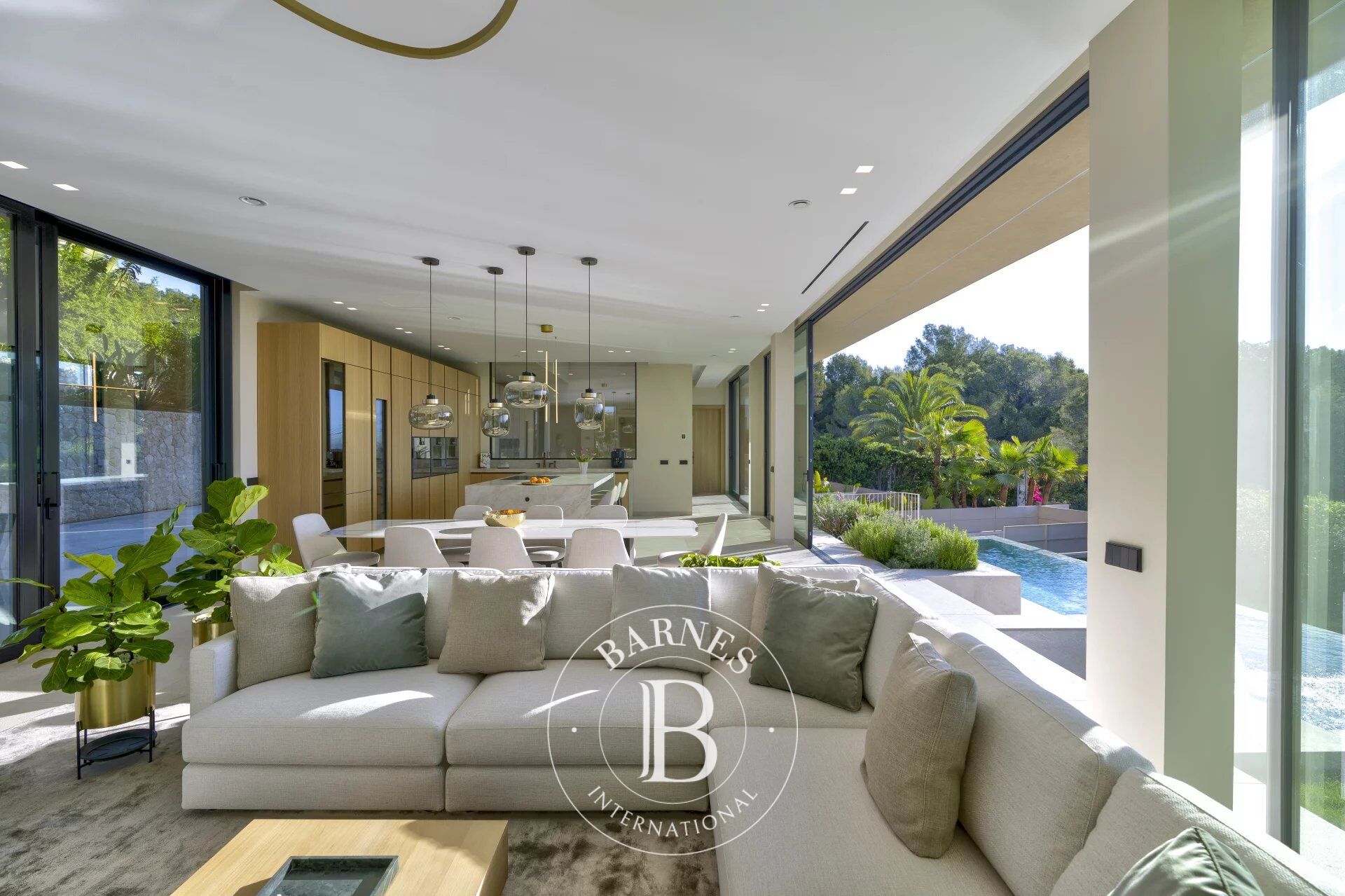 Villa moderna de nueva construcción en Costa d’en Blanes con vistas abiertas al mar - picture 3