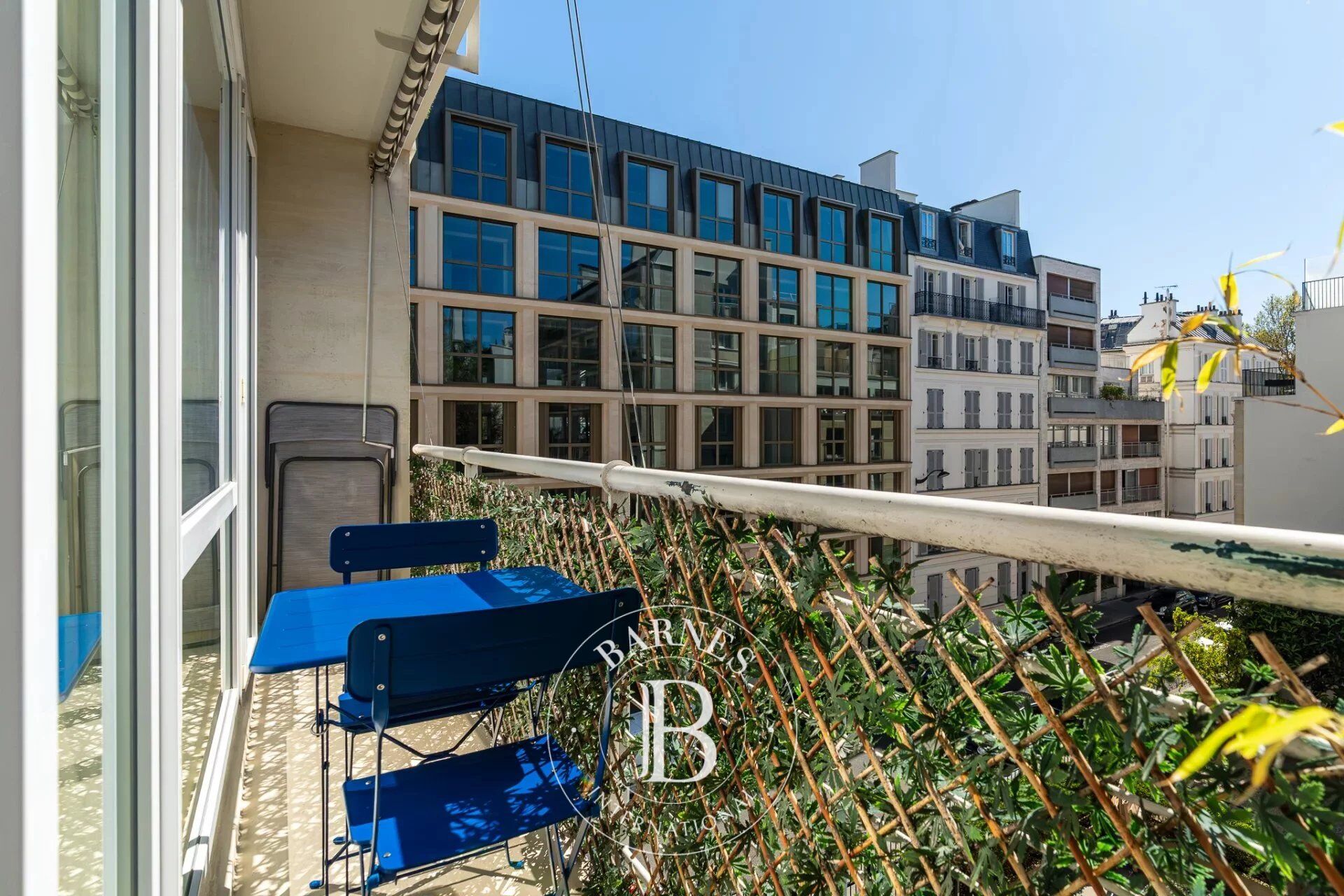 Exclusive listing - Neuilly-Pont de Neuilly - 2-bed apartment - Balcony - 2 mins from Metro line 1 - picture 2