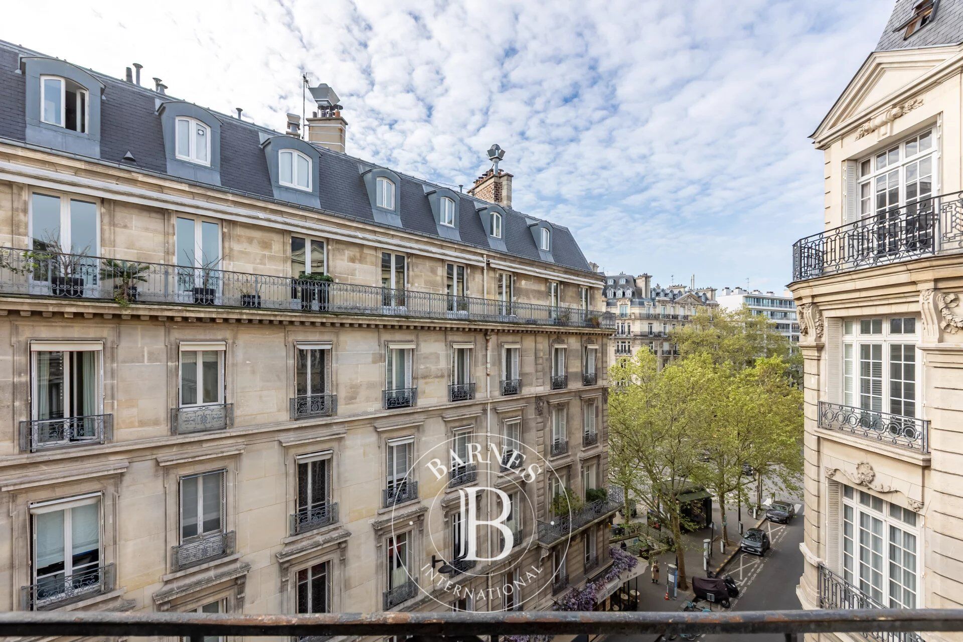Paris 17 - Etage élevé - Parc Monceau - 2 chambres - balcons - picture 2