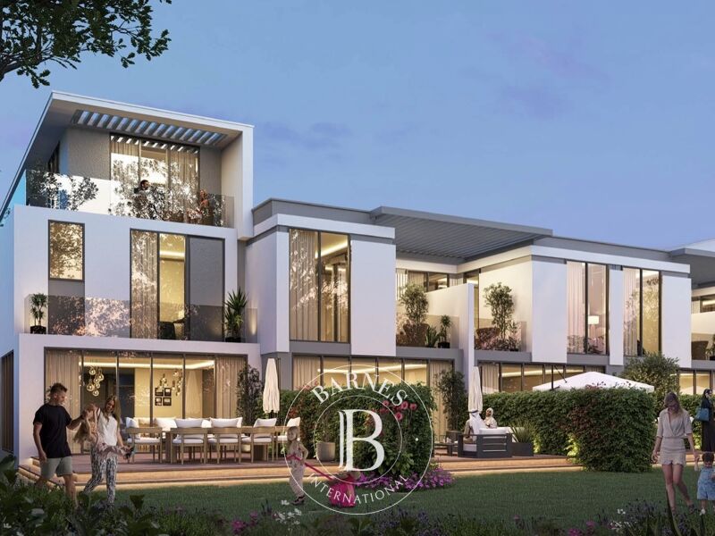 New development Dubai Land - picture 1