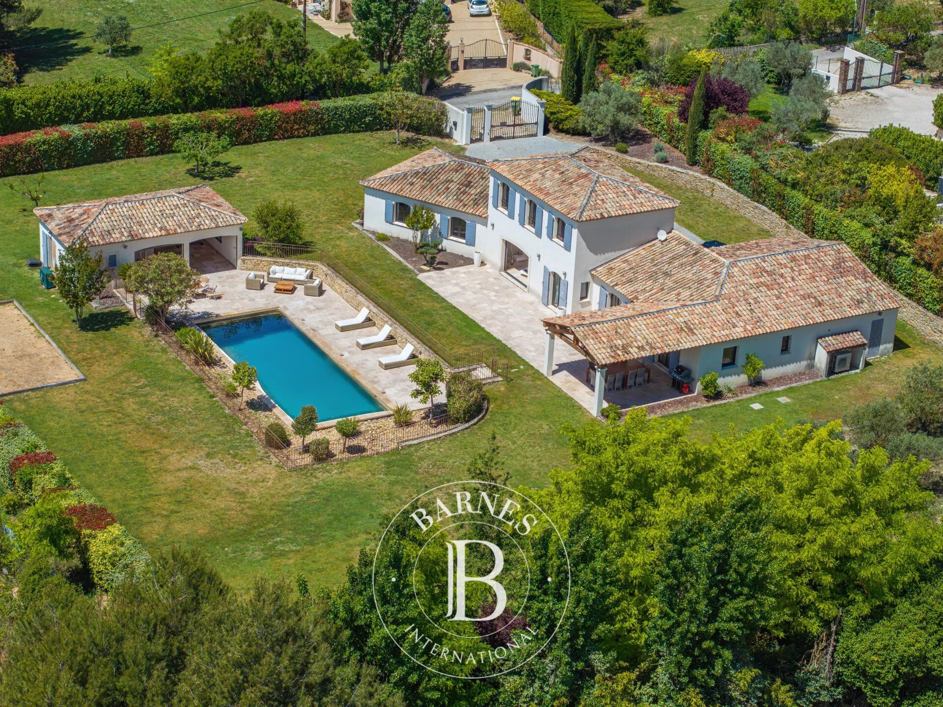 AIX-EN-PROVENCE SUD PROCHE GARE TGV ET IBS MAISON DE CHARME 240 M² - 4 CHAMBRES - DOUBLE GARAGE - POOL HOUSE 60 M2- PISCINE CHAUFFEE SUR 4150 M2 DE TERRAIN. - picture 3