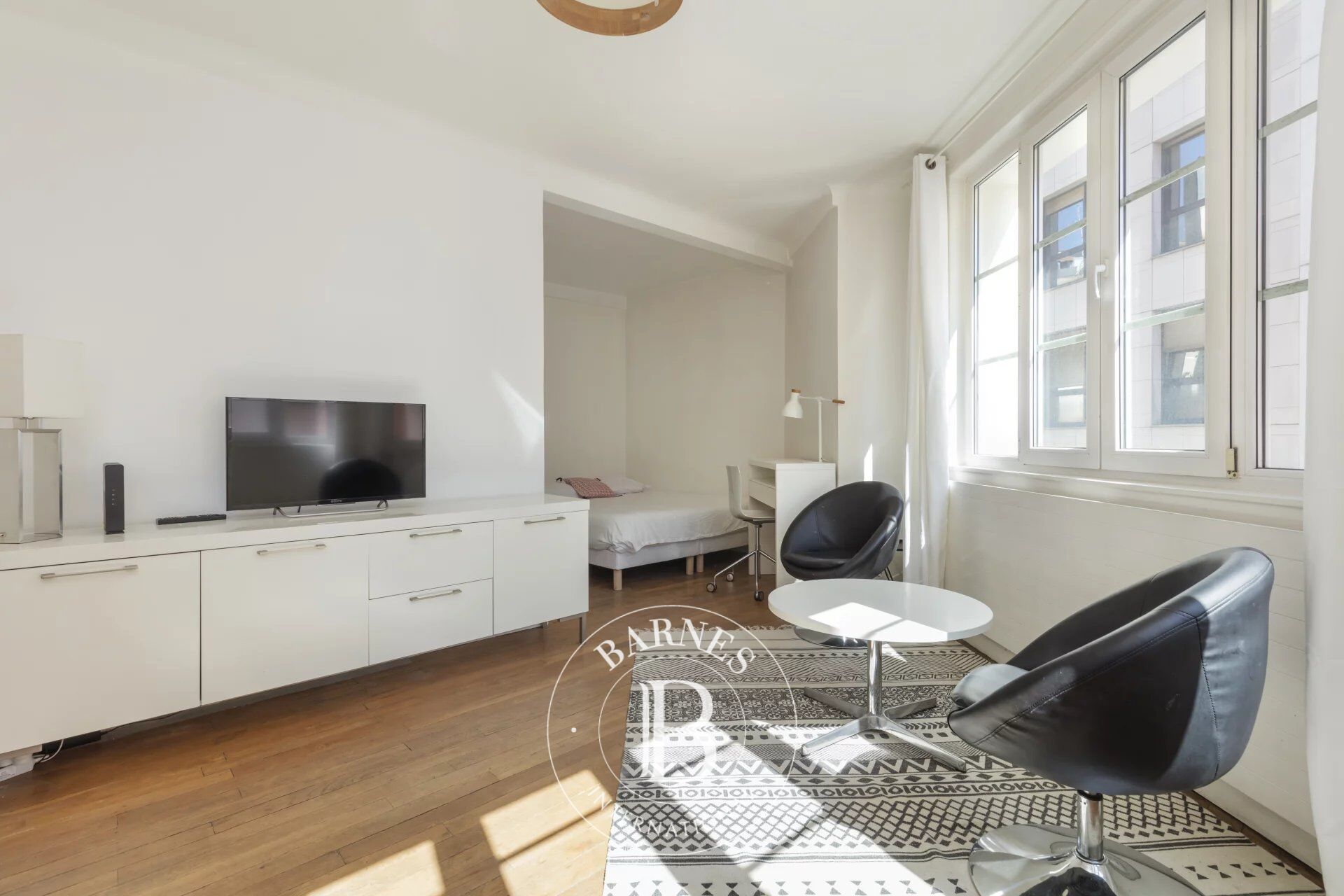 Paris 16th - Auteuil - Bright spacious studio apartment - picture 3