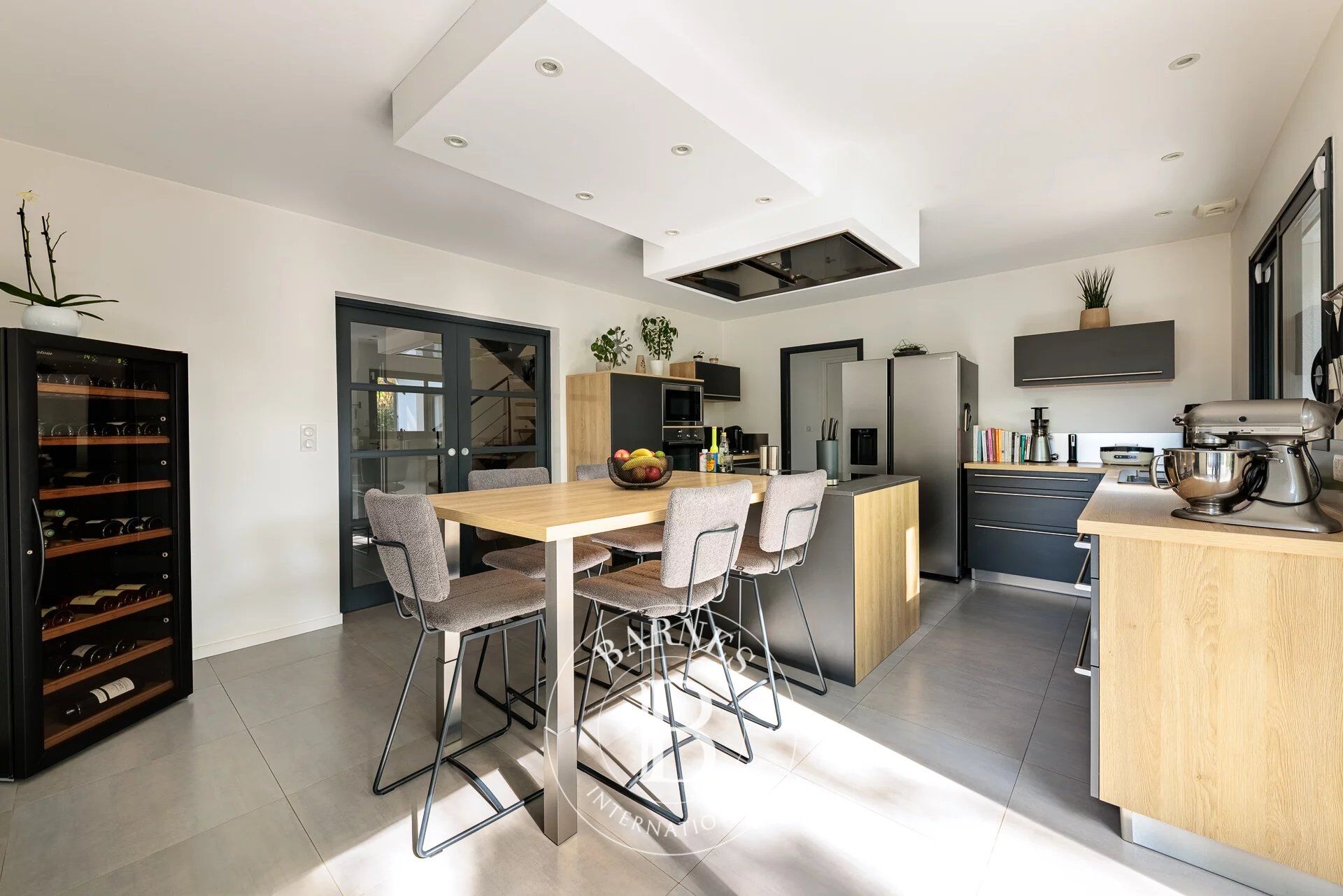 CARQUEFOU - Maison contemporaine de 6 chambres et un bureau avec jardin - picture 2