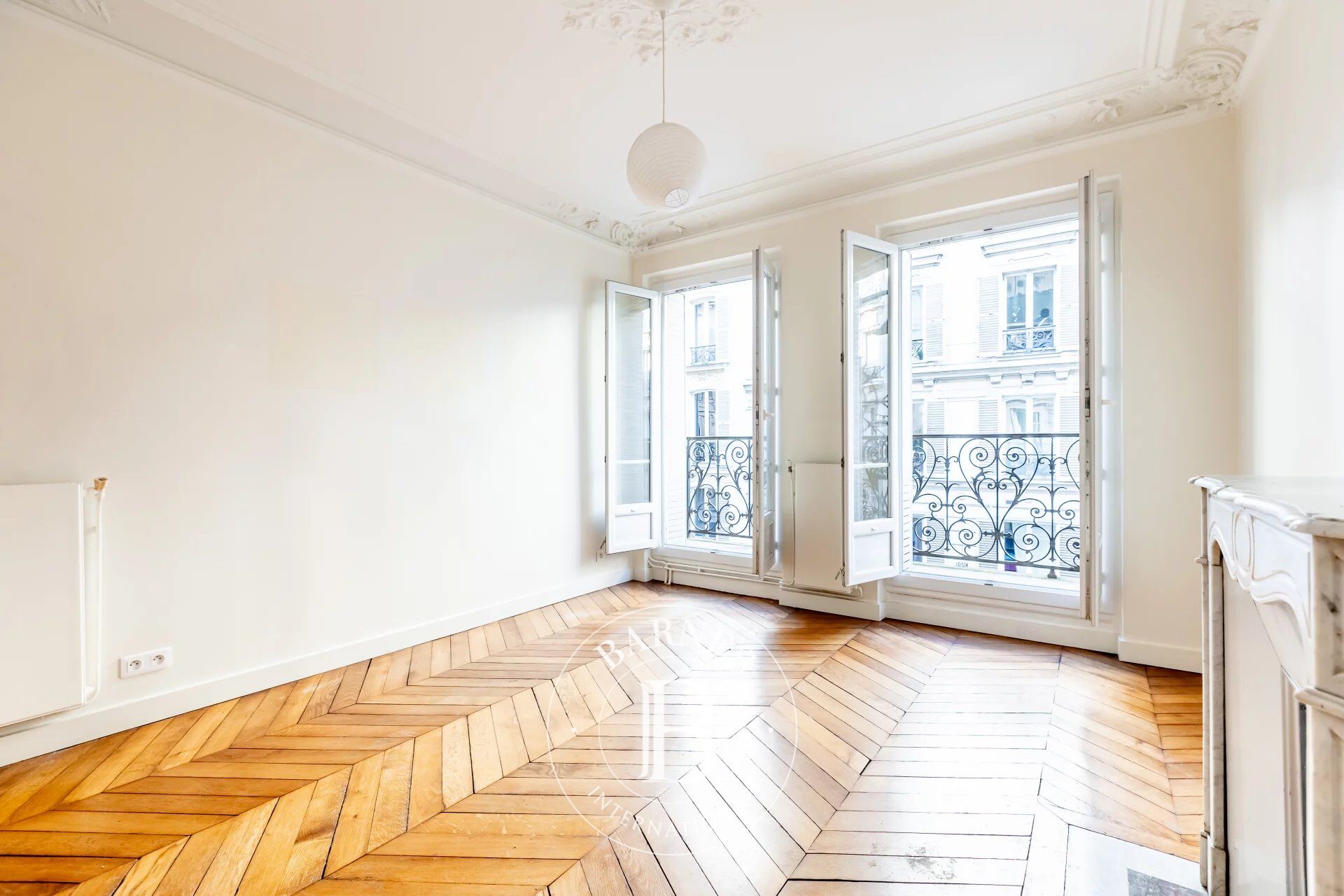 PARIS 17 – EXCLUSIVITÉ – LEGENDRE – CHARMANT 3 PIÈCES AVEC BALCON - picture 2