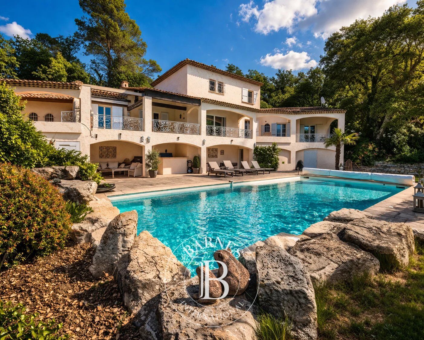 SAINT-PAUL-EN-FORÊT-Propriété de charme rénovée avec vue dégagée - picture 3