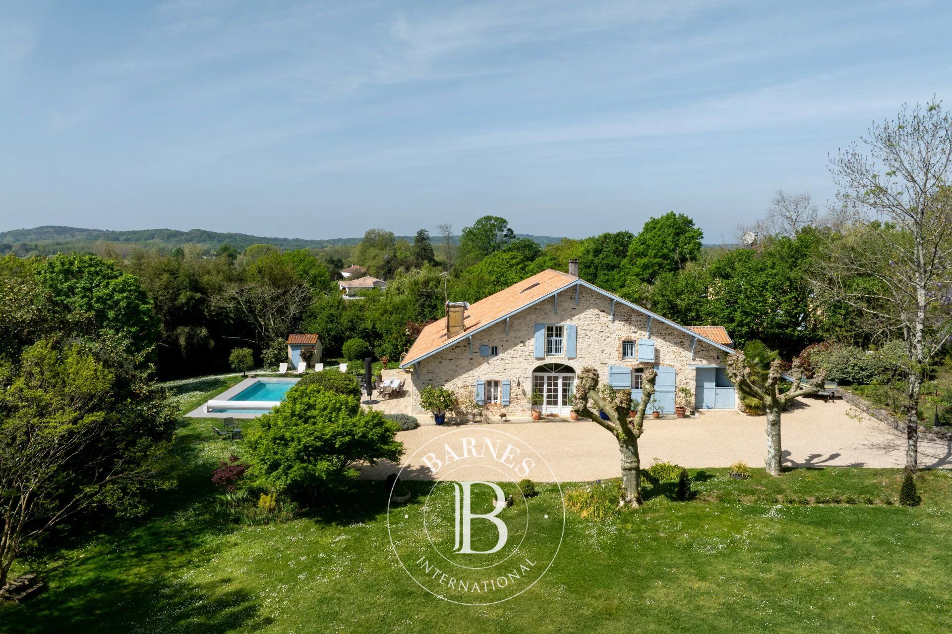 25 MINUTES FROM BAYONNE, BEAUTIFUL 18TH-CENTURY LANDES HOUSE WITH SWIMMING POOL - picture 3