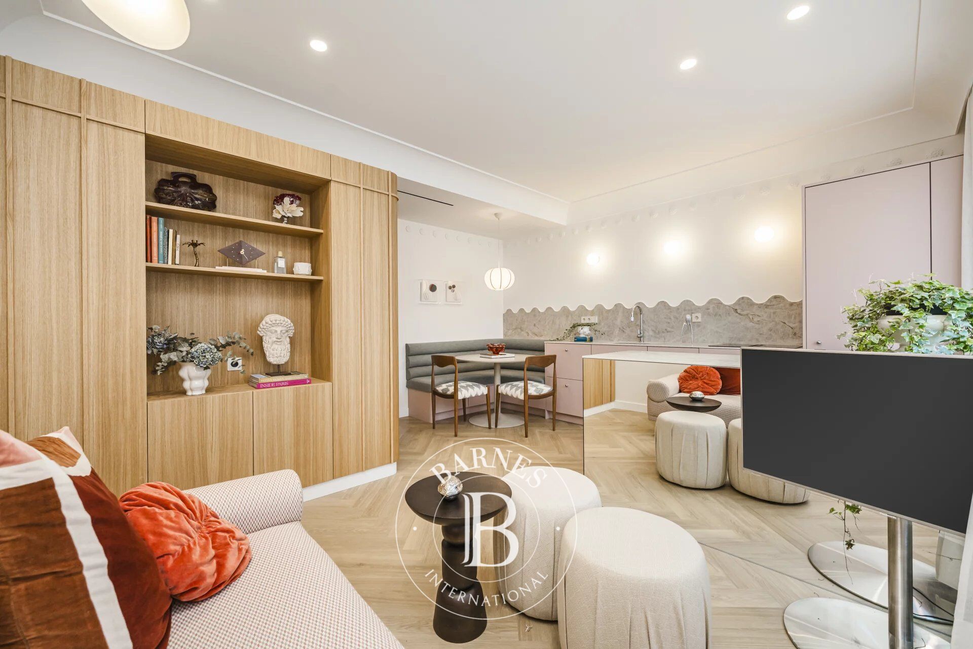 Exklusive und Stilvolle Wohnung nach hochwertiger Renovierung in Bestlage - picture 1