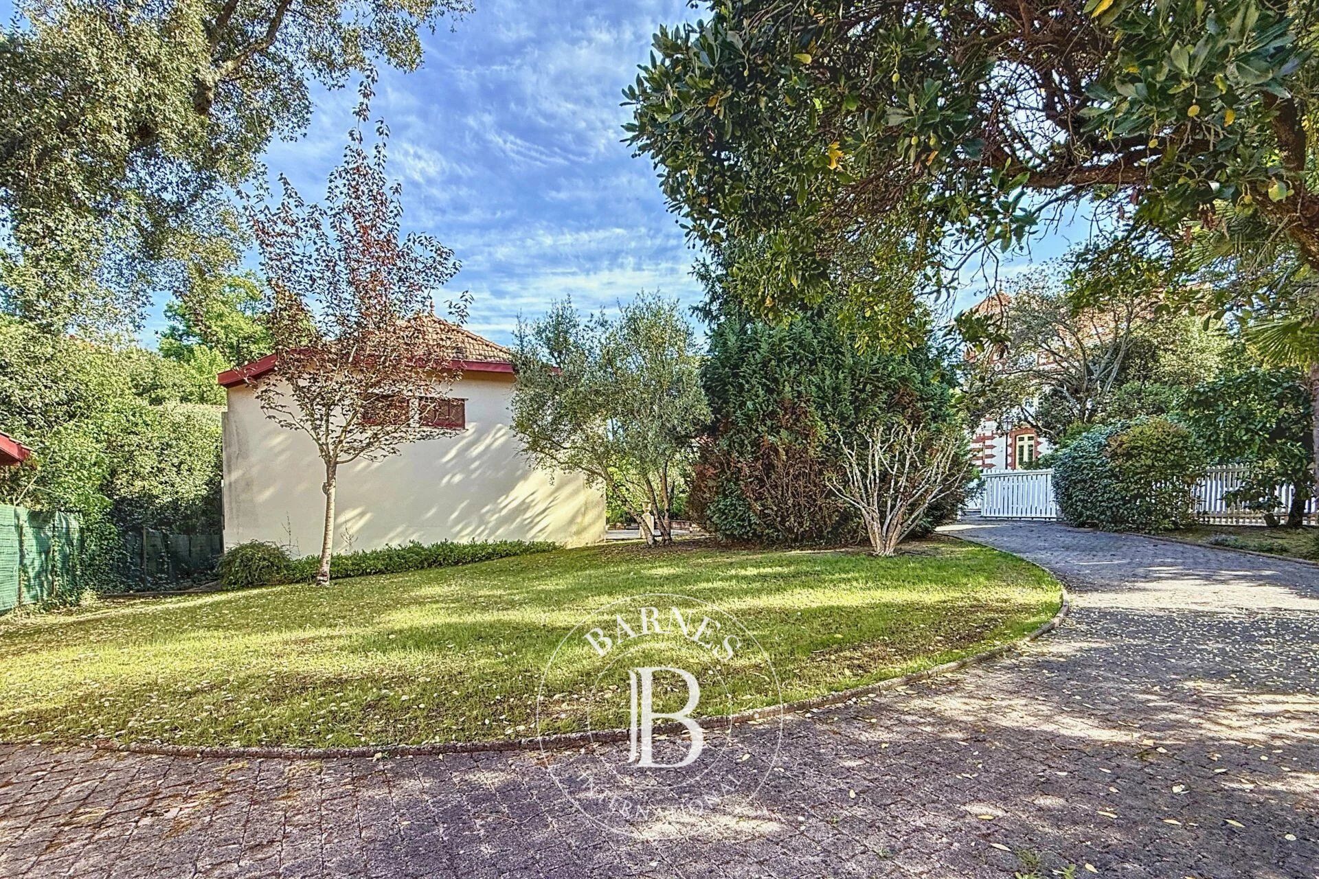 Charming House to Renovate – Heart of the Ville d’Hiver - picture 2