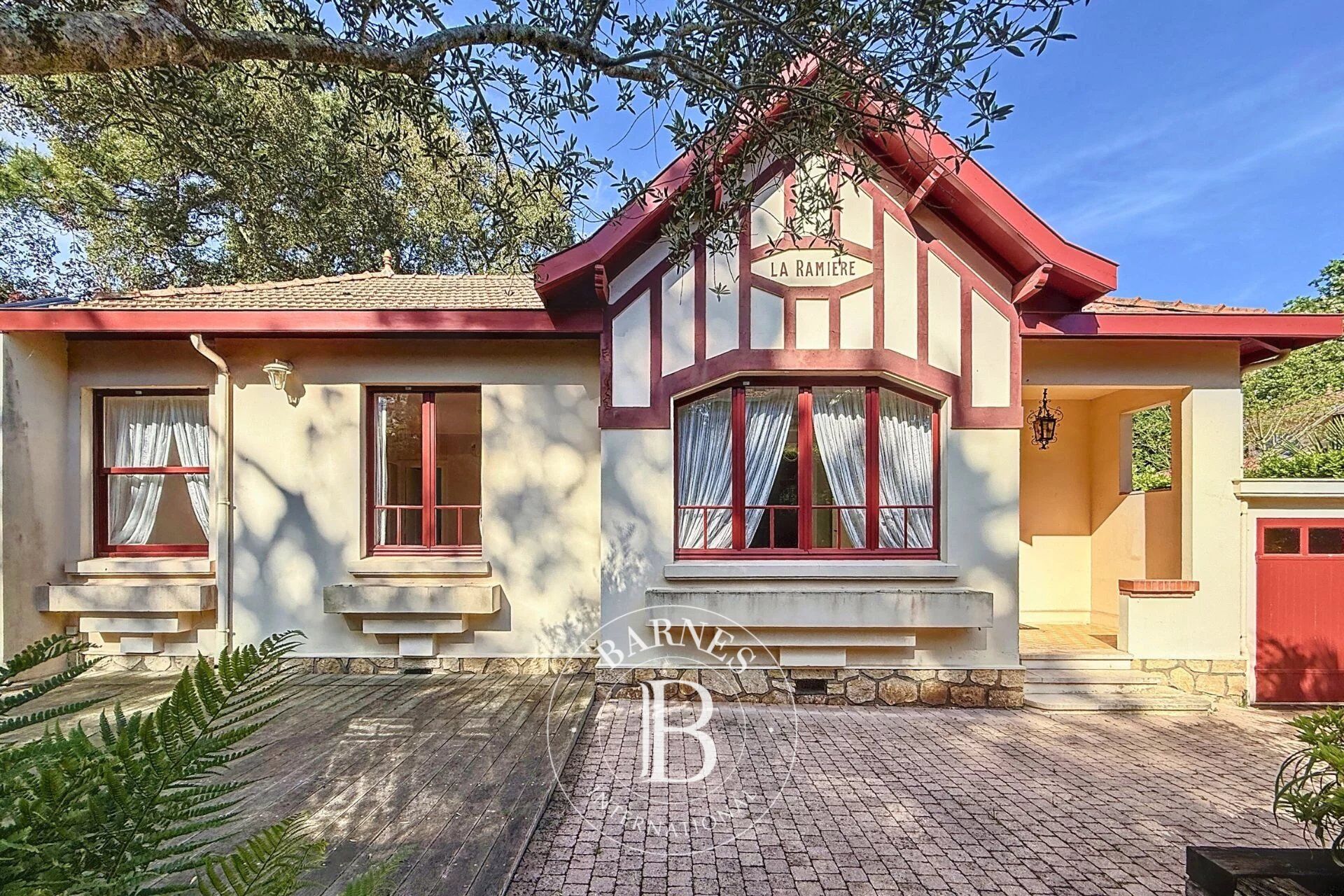 Charming House to Renovate – Heart of the Ville d’Hiver - picture 1