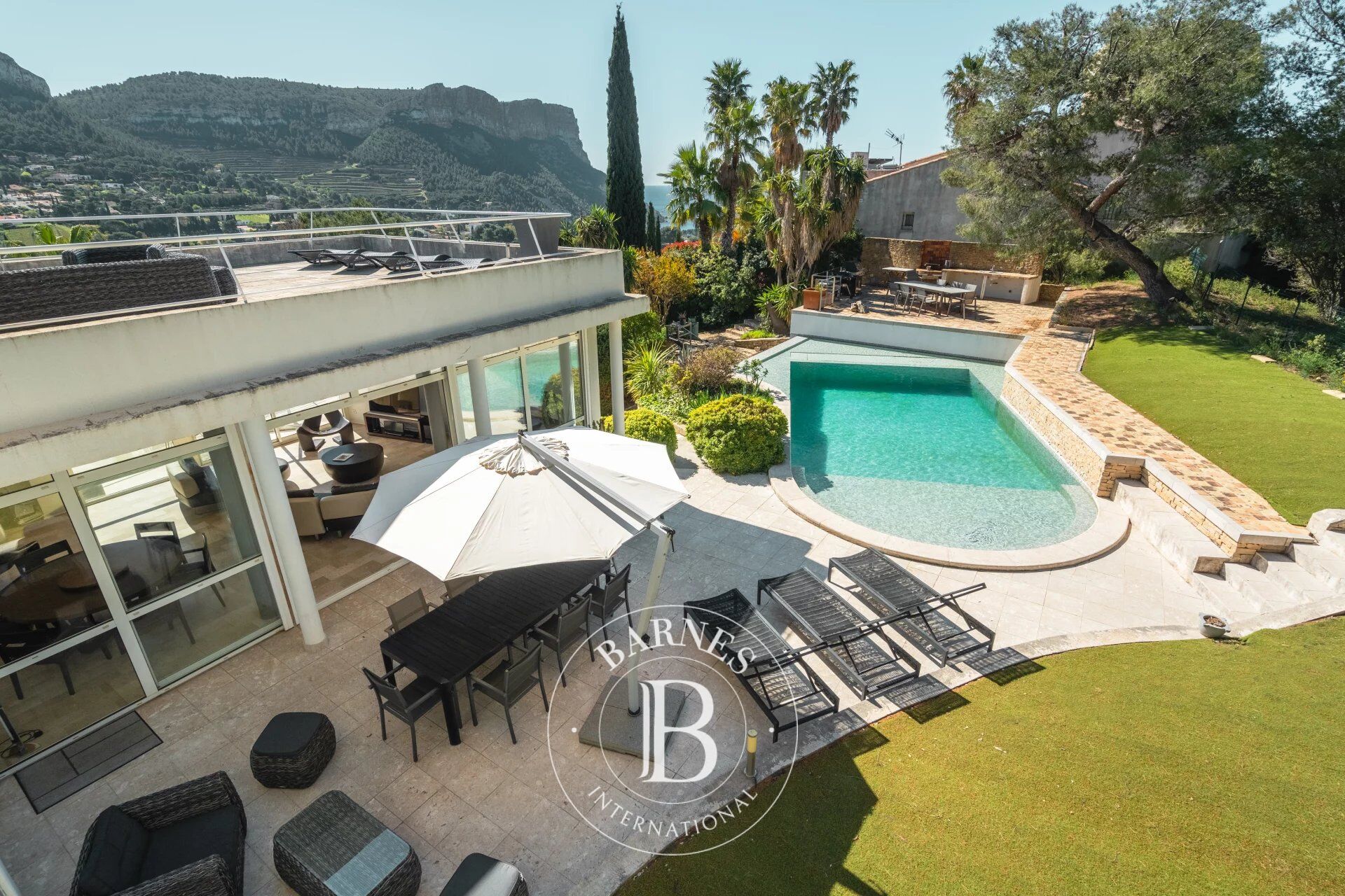 VENTE - CASSIS - 5 CHAMBRES - PISCINE - VUE SPECTACULAIRE - picture 2