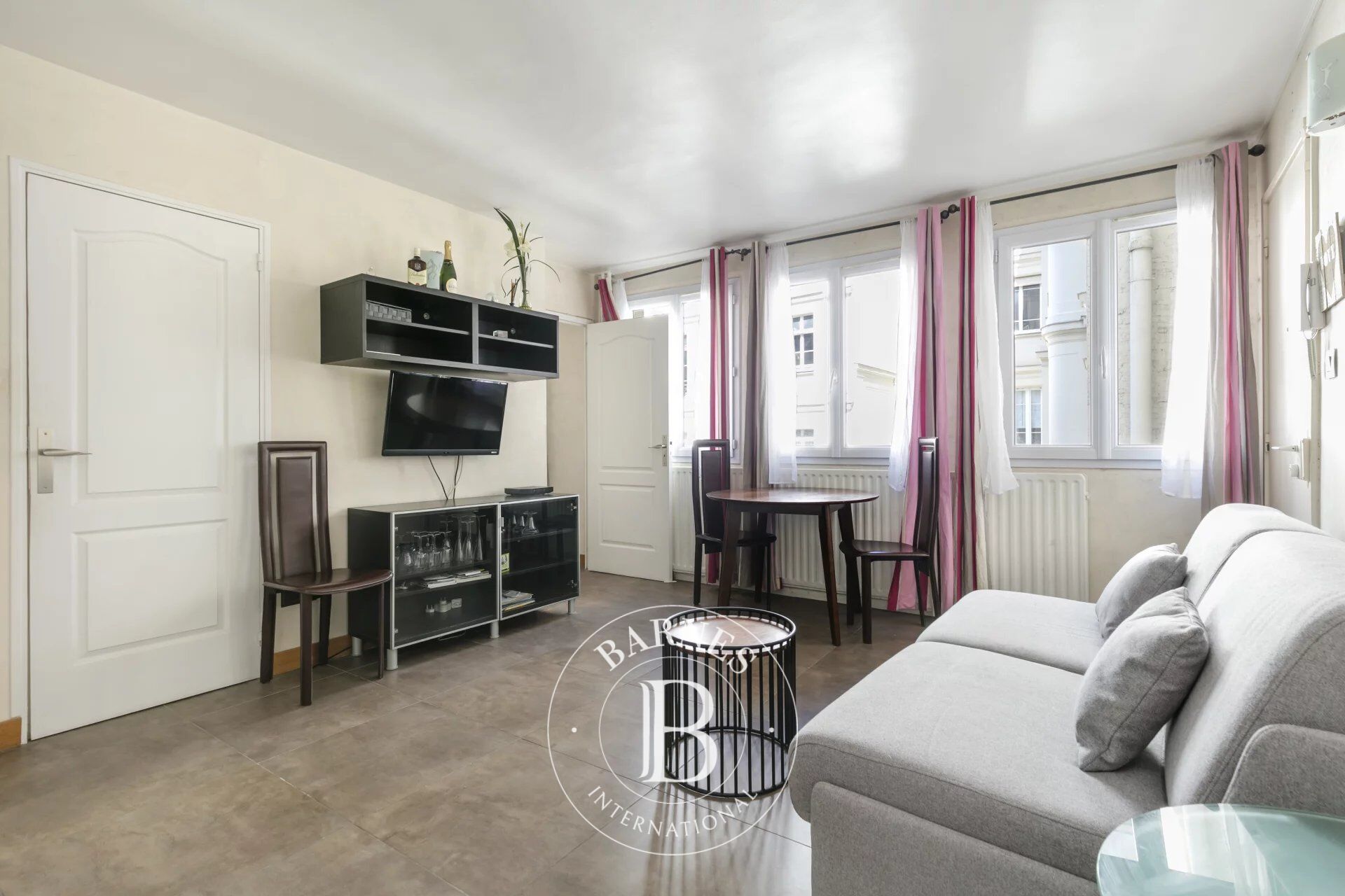 PARIS 8 – MADELEINE – One-bedroom apartment – Quiet - picture 1